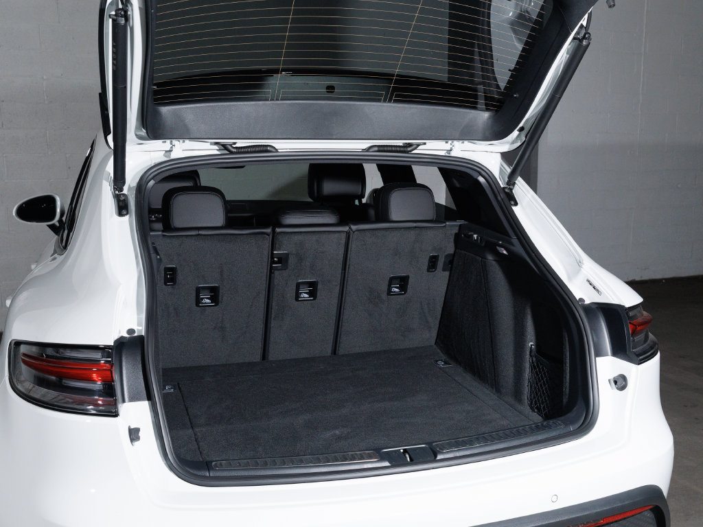 2026 Porsche Macan T - Photo 36