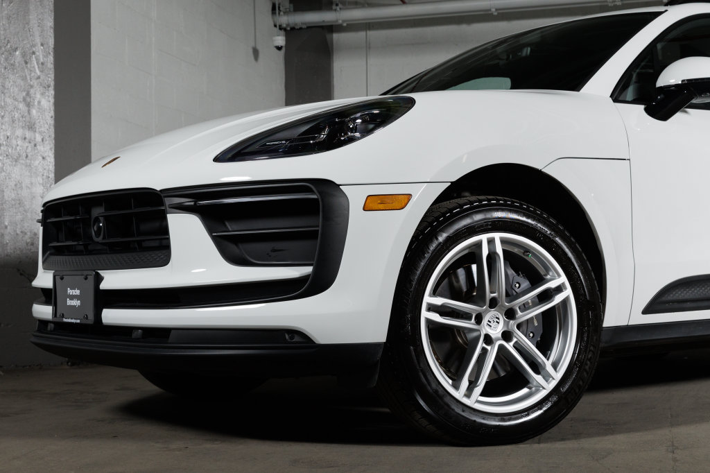 2026 Porsche Macan T - Photo 14