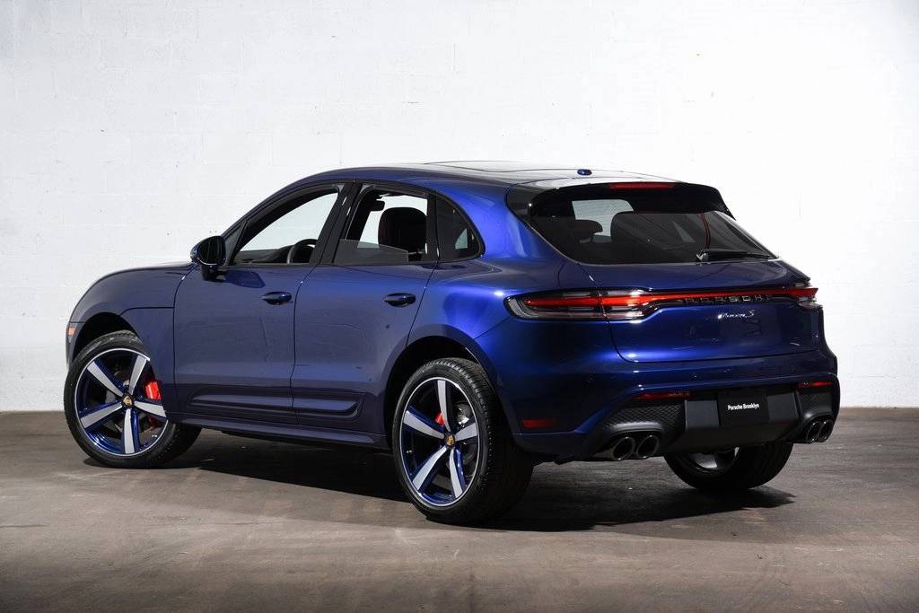 2025 Porsche Macan S photo 3