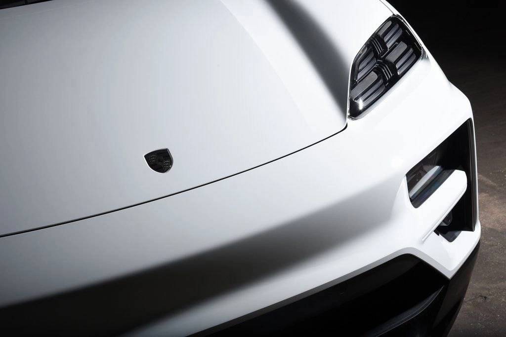 2025 Porsche Macan Turbo Electric - Photo 11