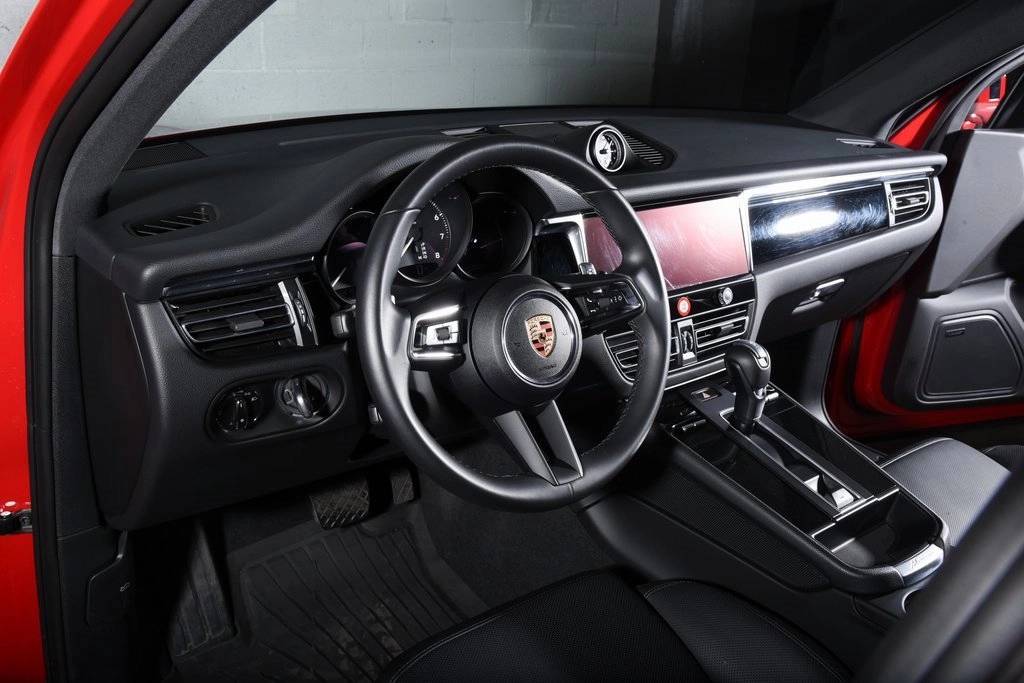 2025 Porsche Macan T photo 4