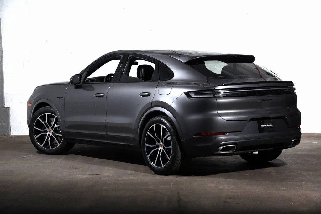 2025 Porsche Cayenne E-Hybrid Coupe photo 3