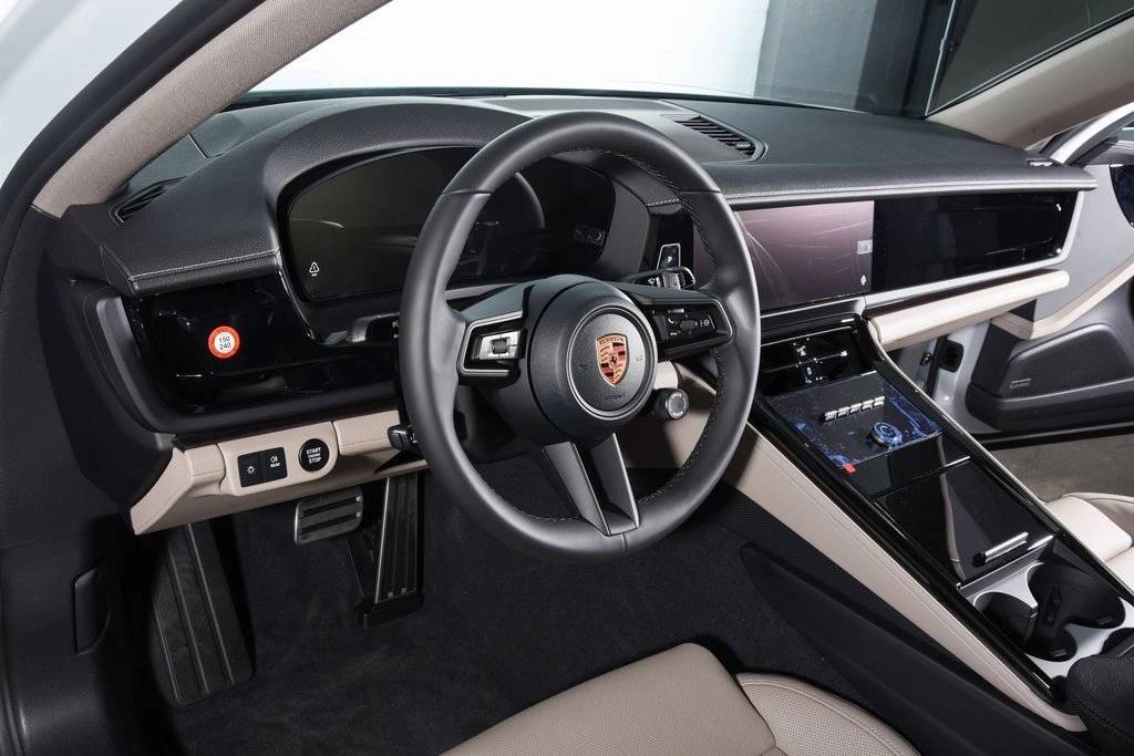 2026 Porsche Panamera 4 photo 4