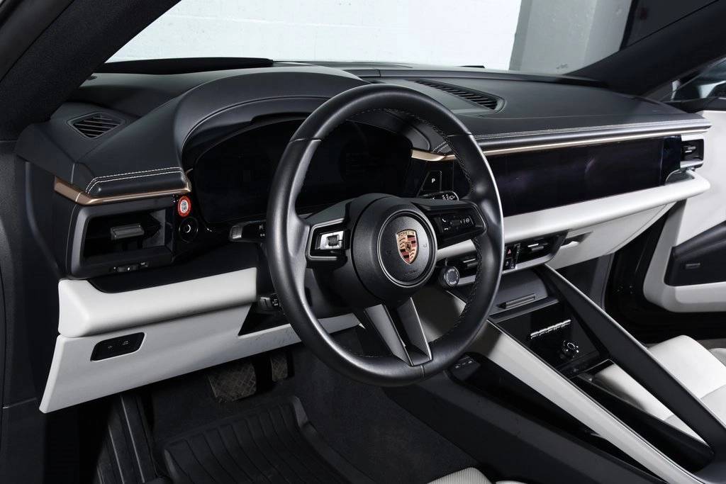2024 Porsche Macan Electric 4 photo 3