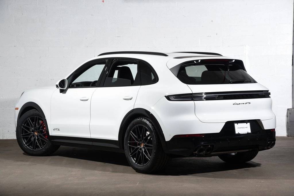 2026 Porsche Cayenne GTS photo 2