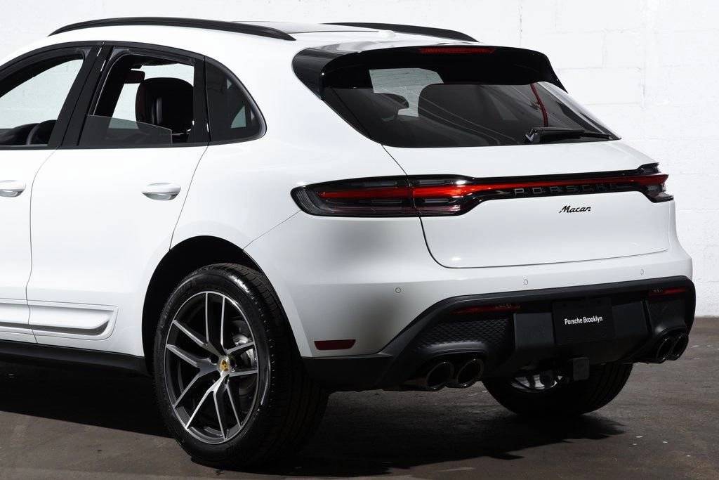 2025 Porsche Macan - Photo 12