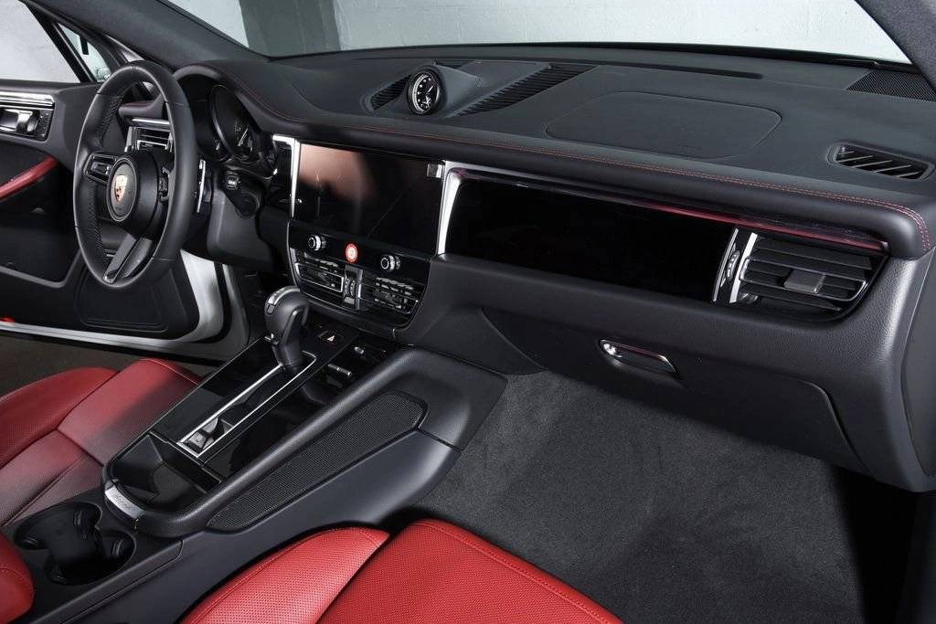 2025 Porsche Macan - Photo 19