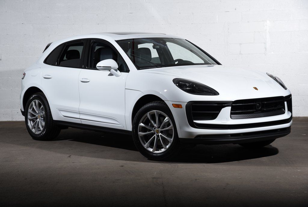 2025 Porsche Macan T - Photo 9