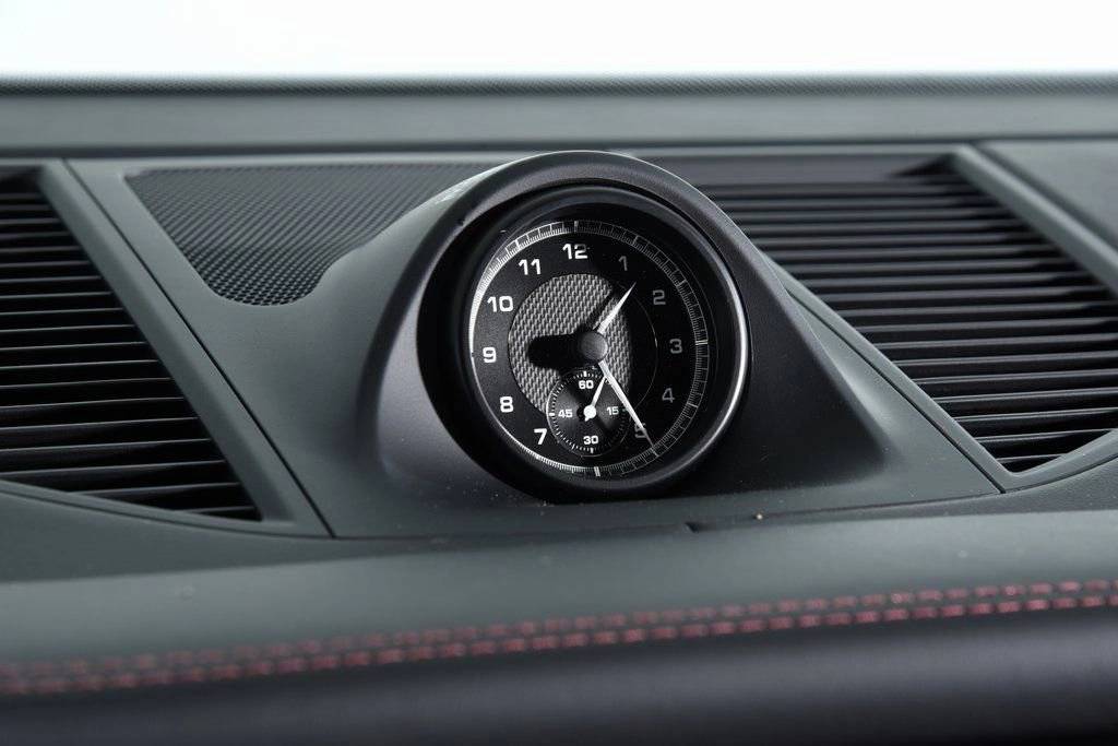 2025 Porsche Macan - Photo 21
