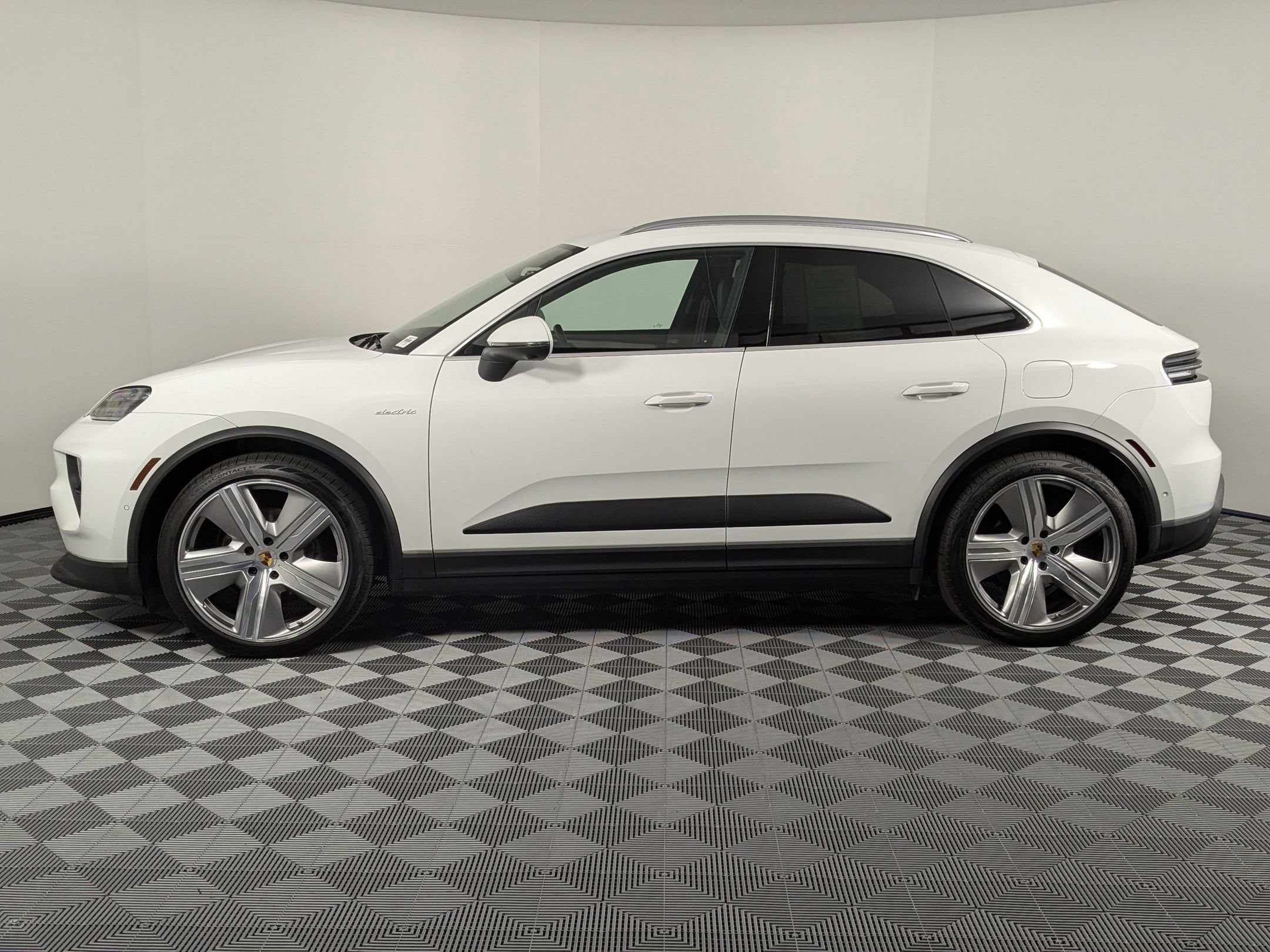 Certified 2024 Porsche Macan Base with VIN WP1AA2XA4RL000084 for sale in Burlingame, CA