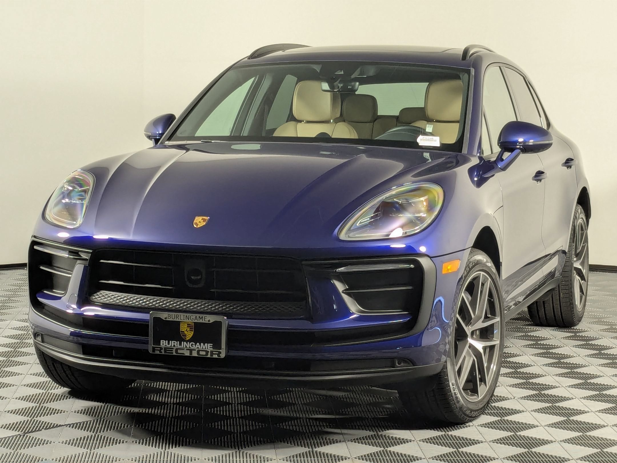 2025 Porsche Macan Base
