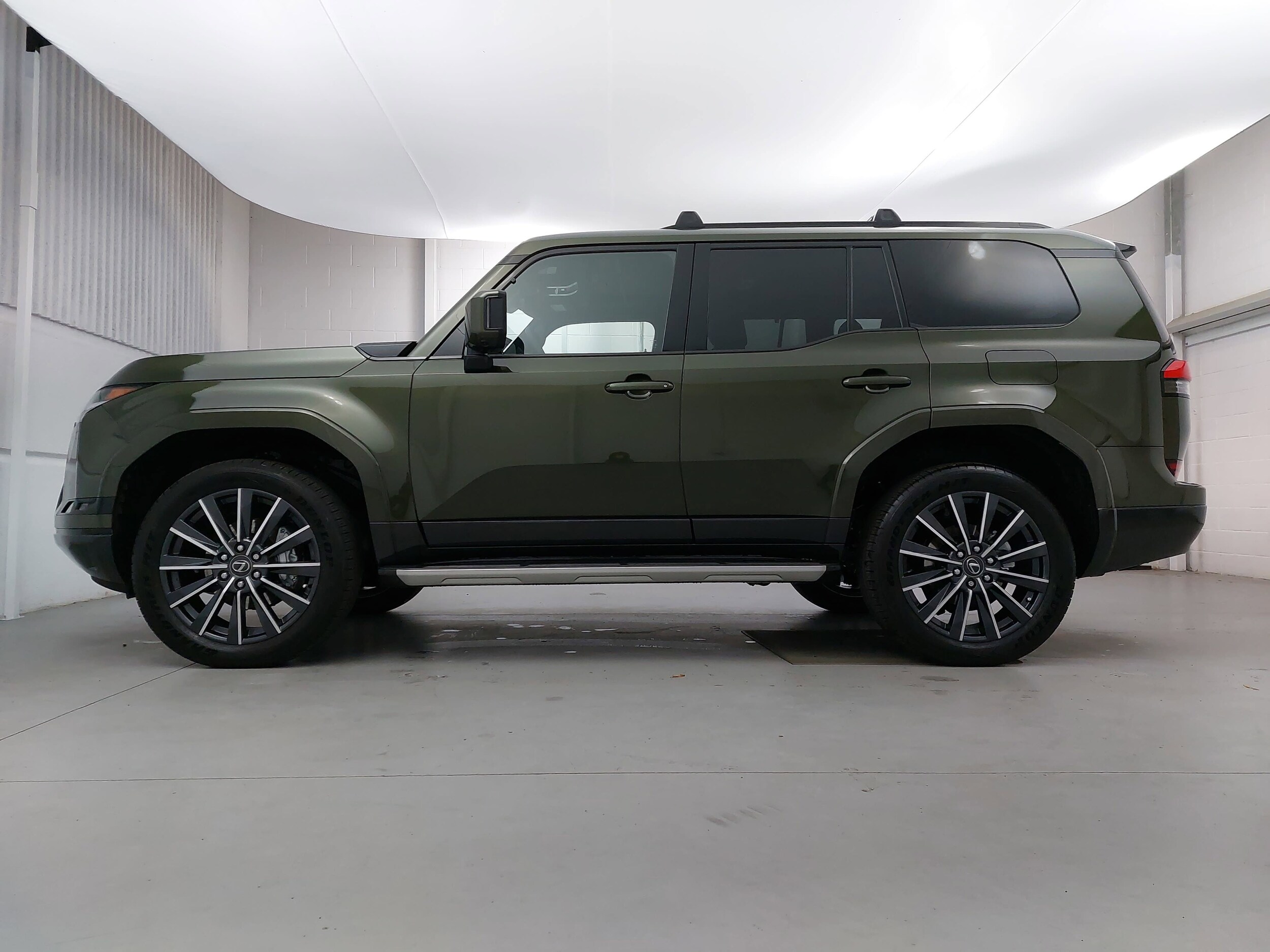 2025 Lexus GX 550 Luxury photo 2