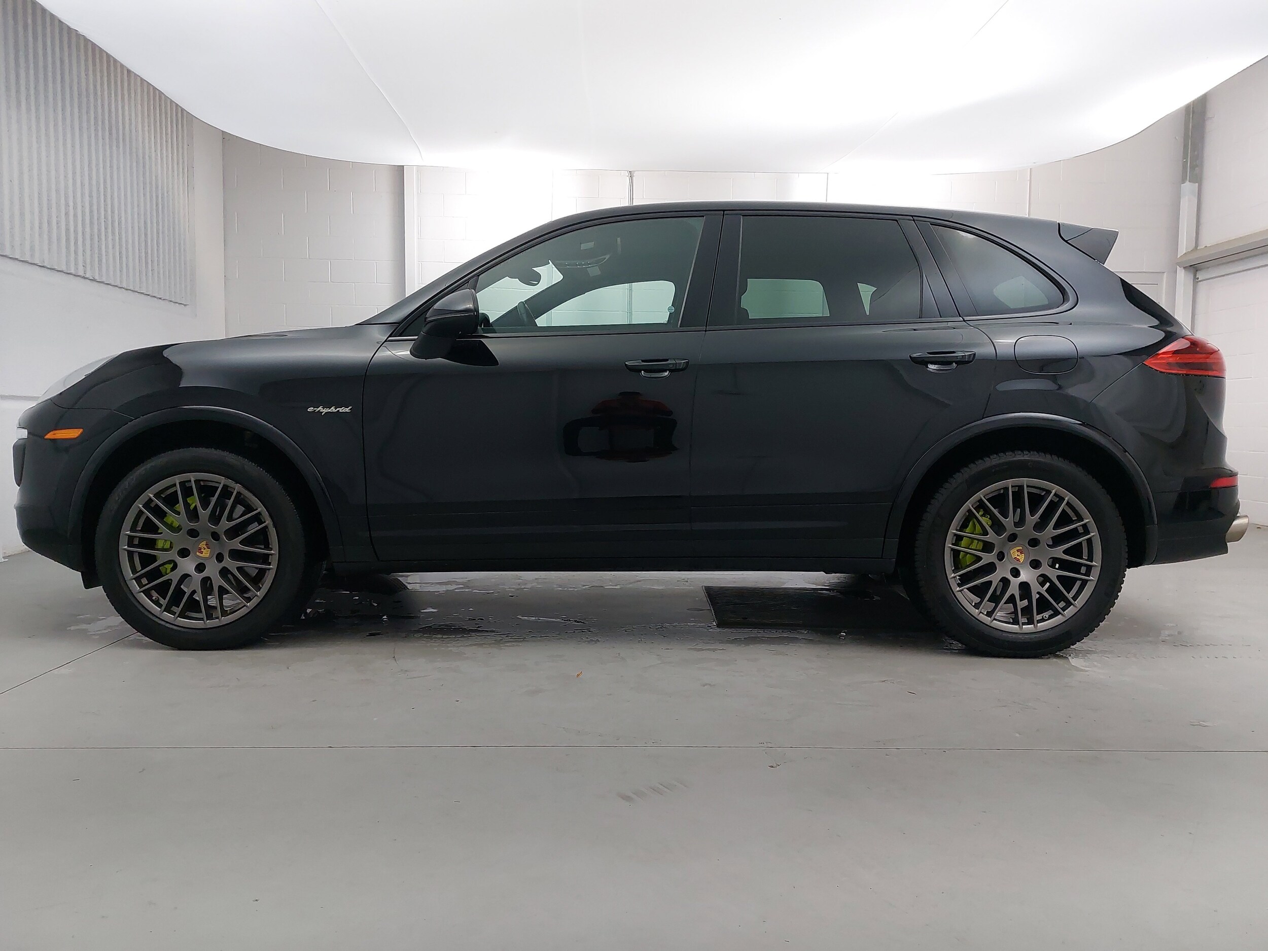 2018 Porsche Cayenne E-Hybrid S Platinum Edition photo 2