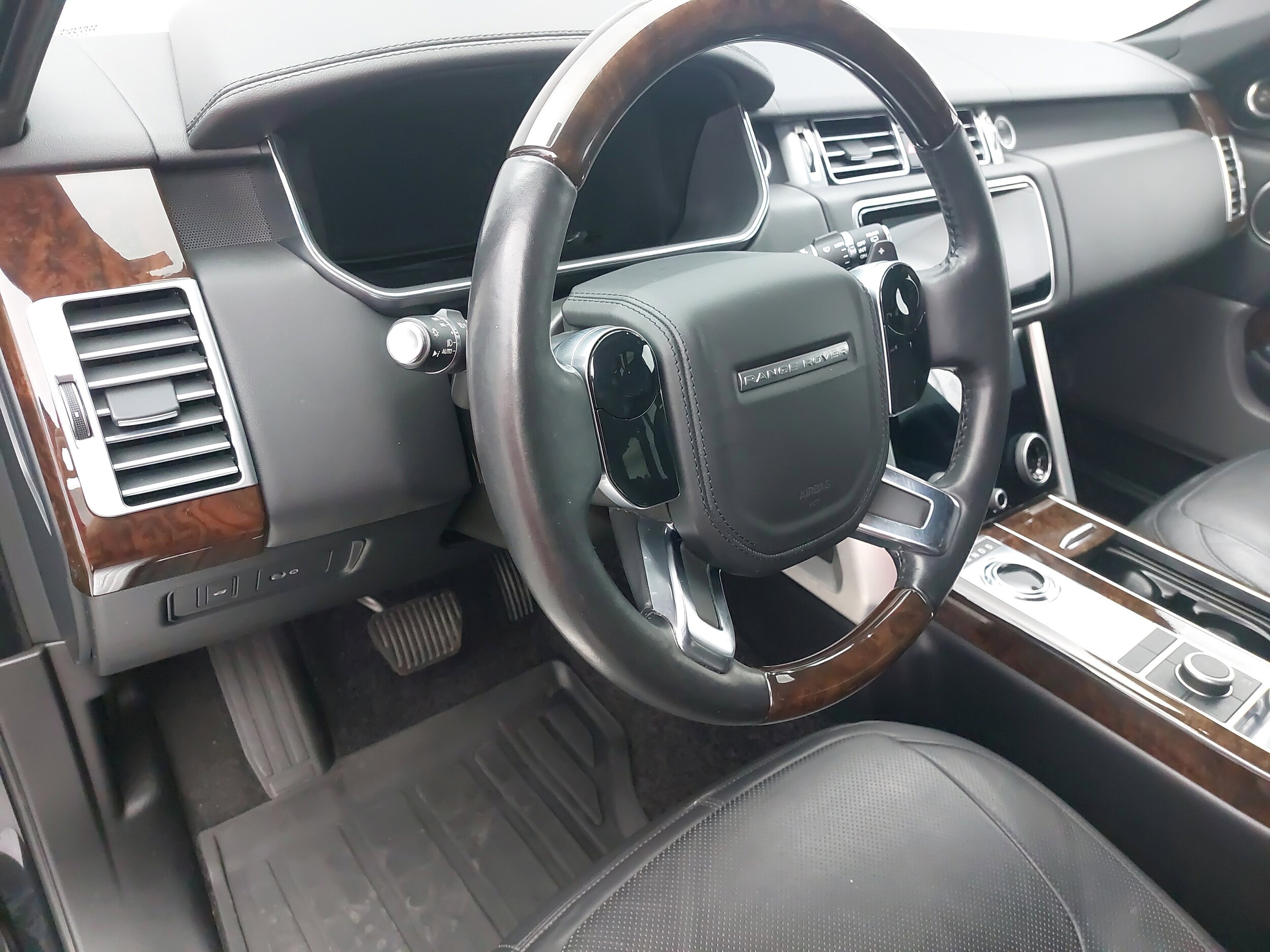 2020 Land Rover Range Rover HSE photo 3