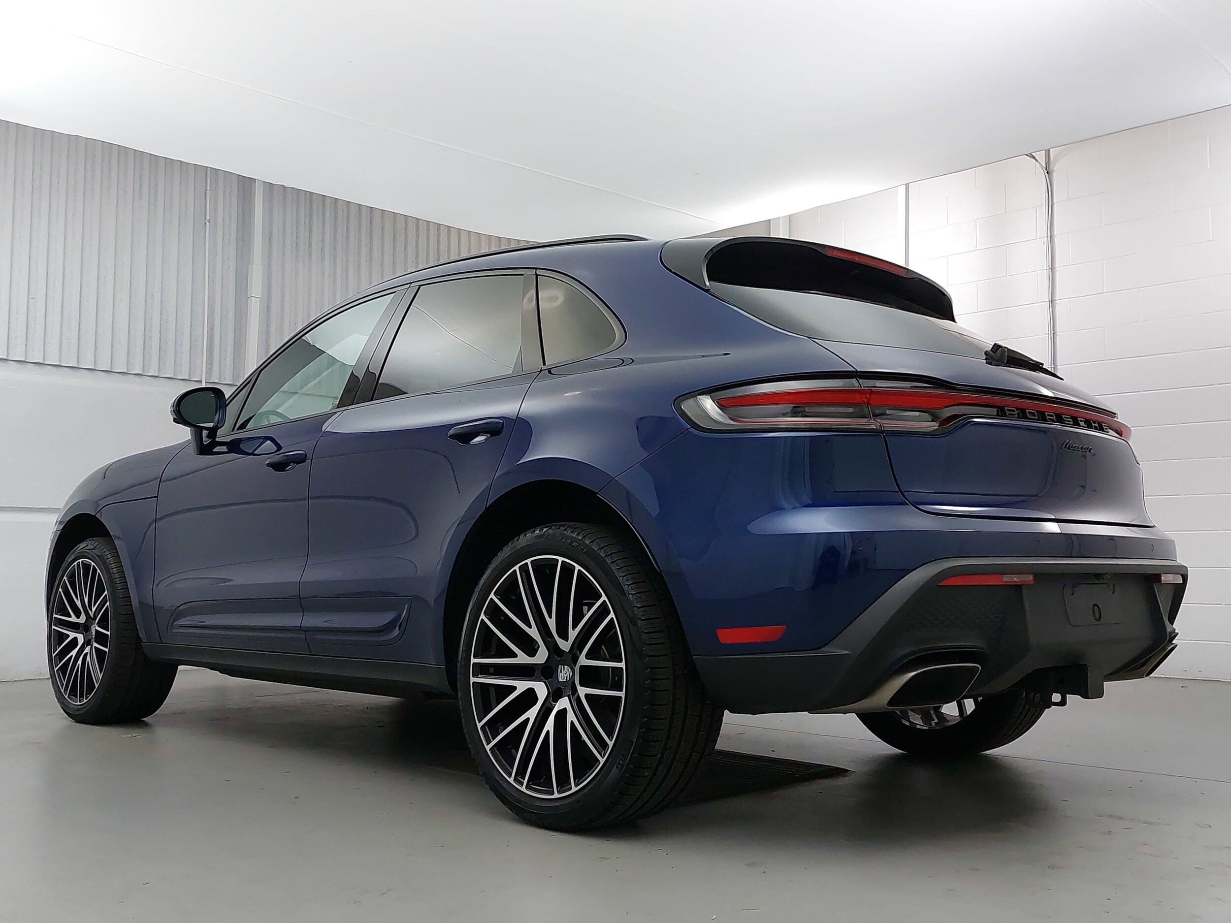 2025 Porsche Macan T photo 3