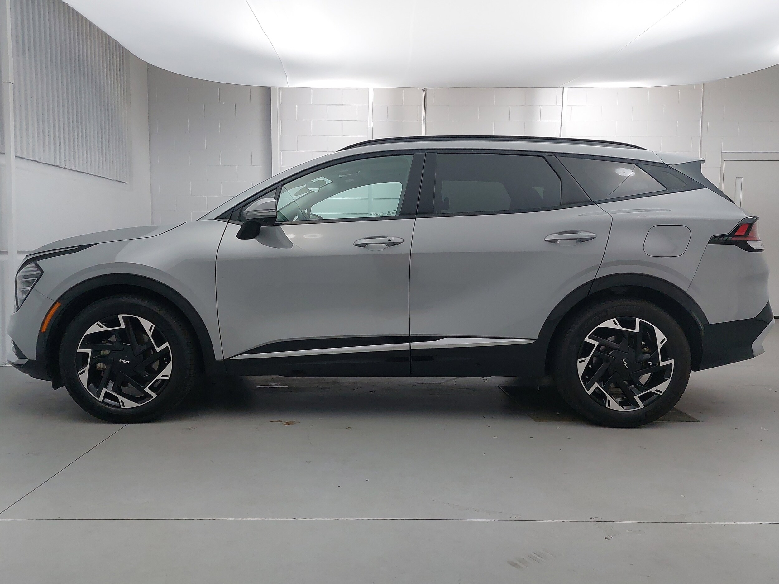 2023 Kia Sportage photo 2