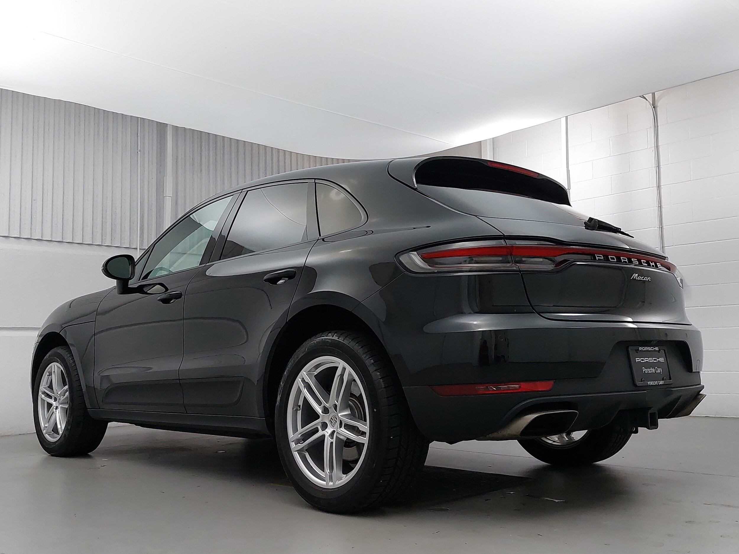 2020 Porsche Macan photo 3