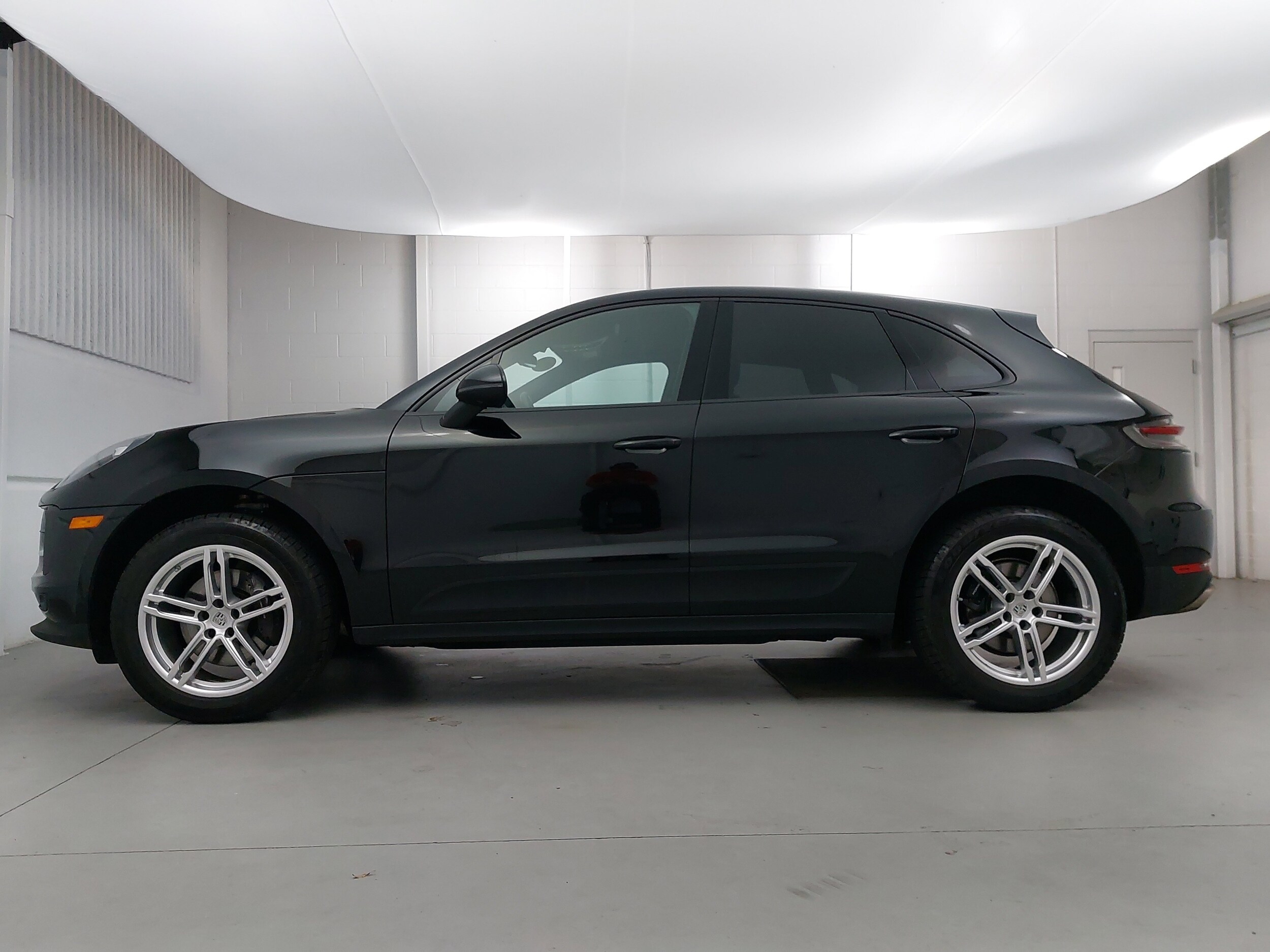 2020 Porsche Macan photo 2