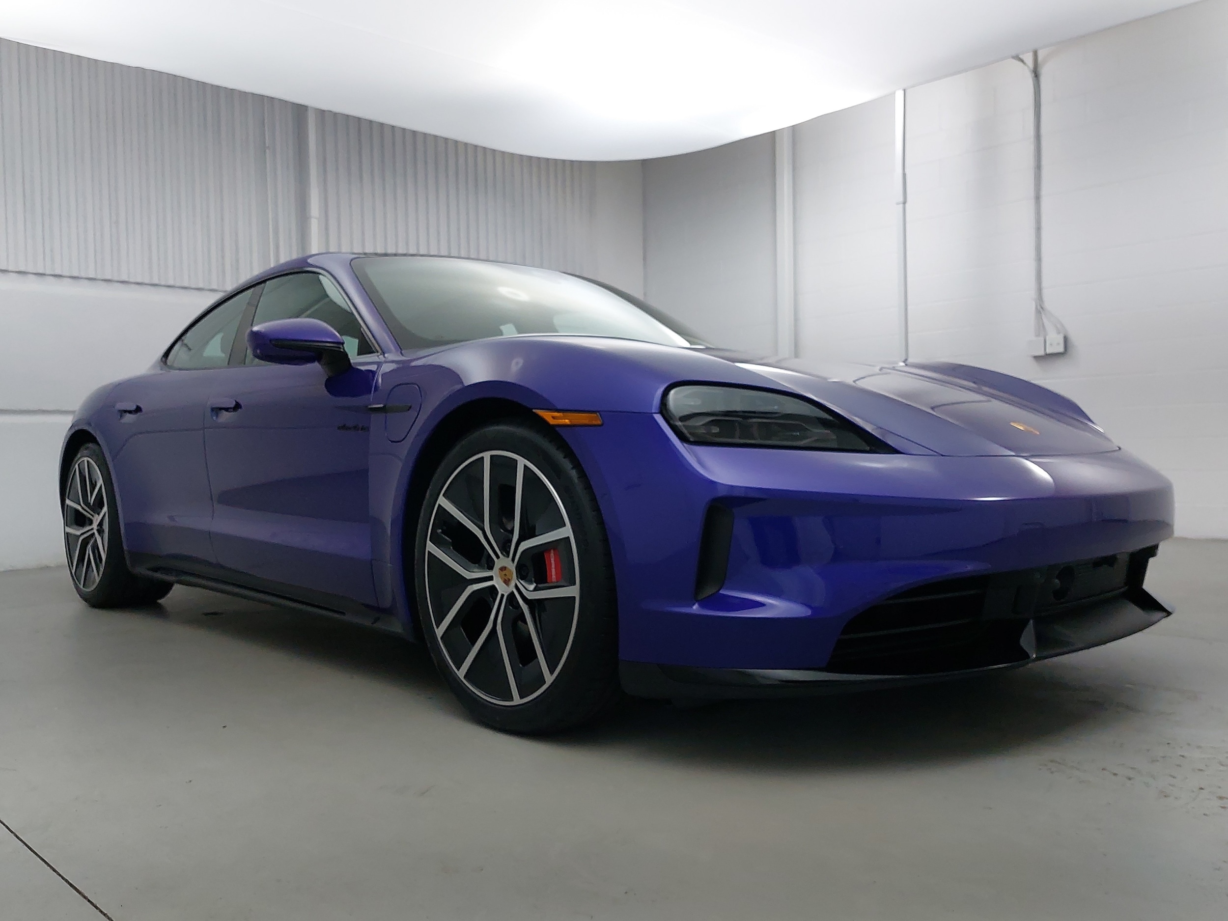 2025 Porsche Taycan GTS - Photo 9