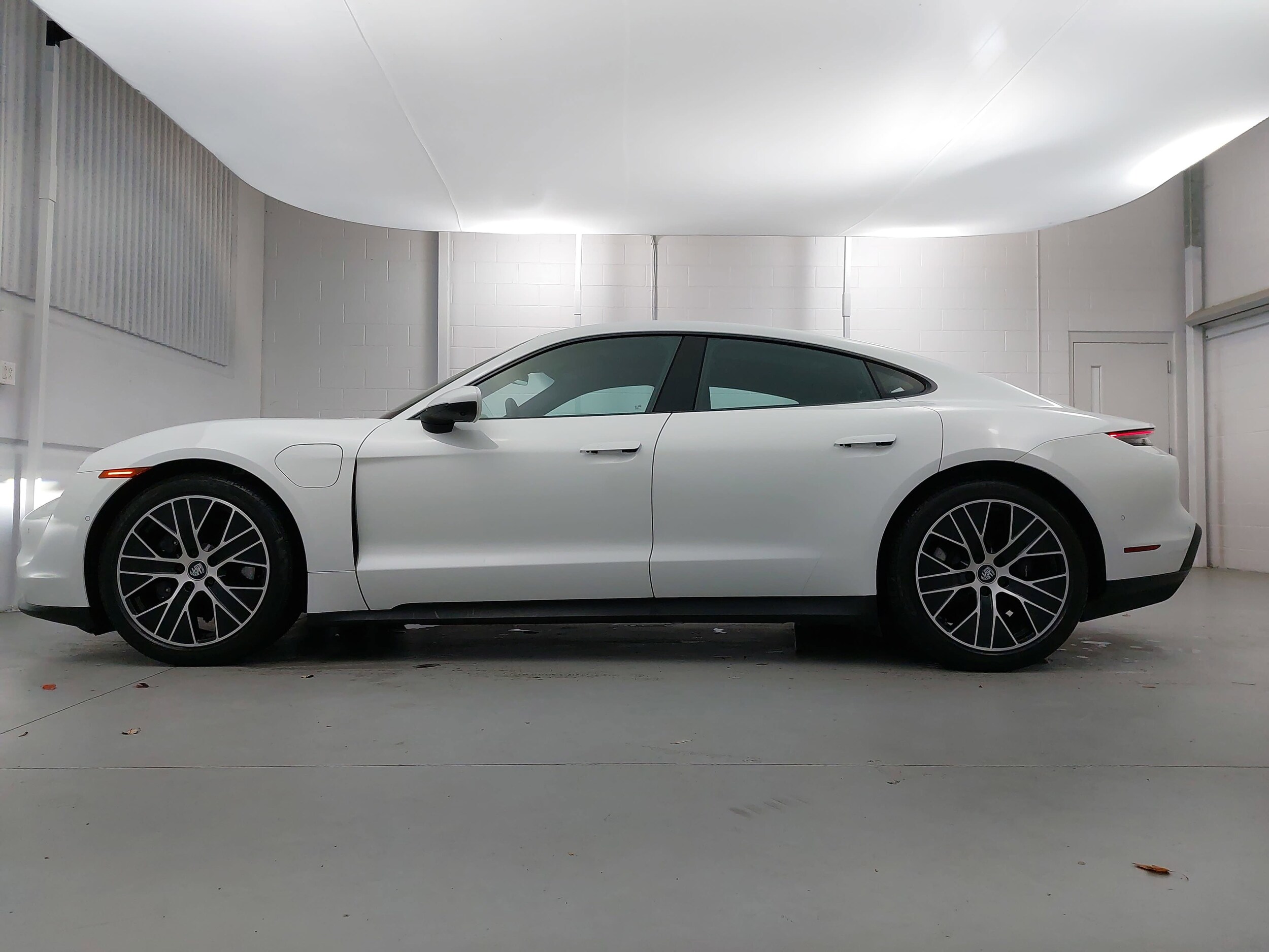 2024 Porsche Taycan Turbo photo 2