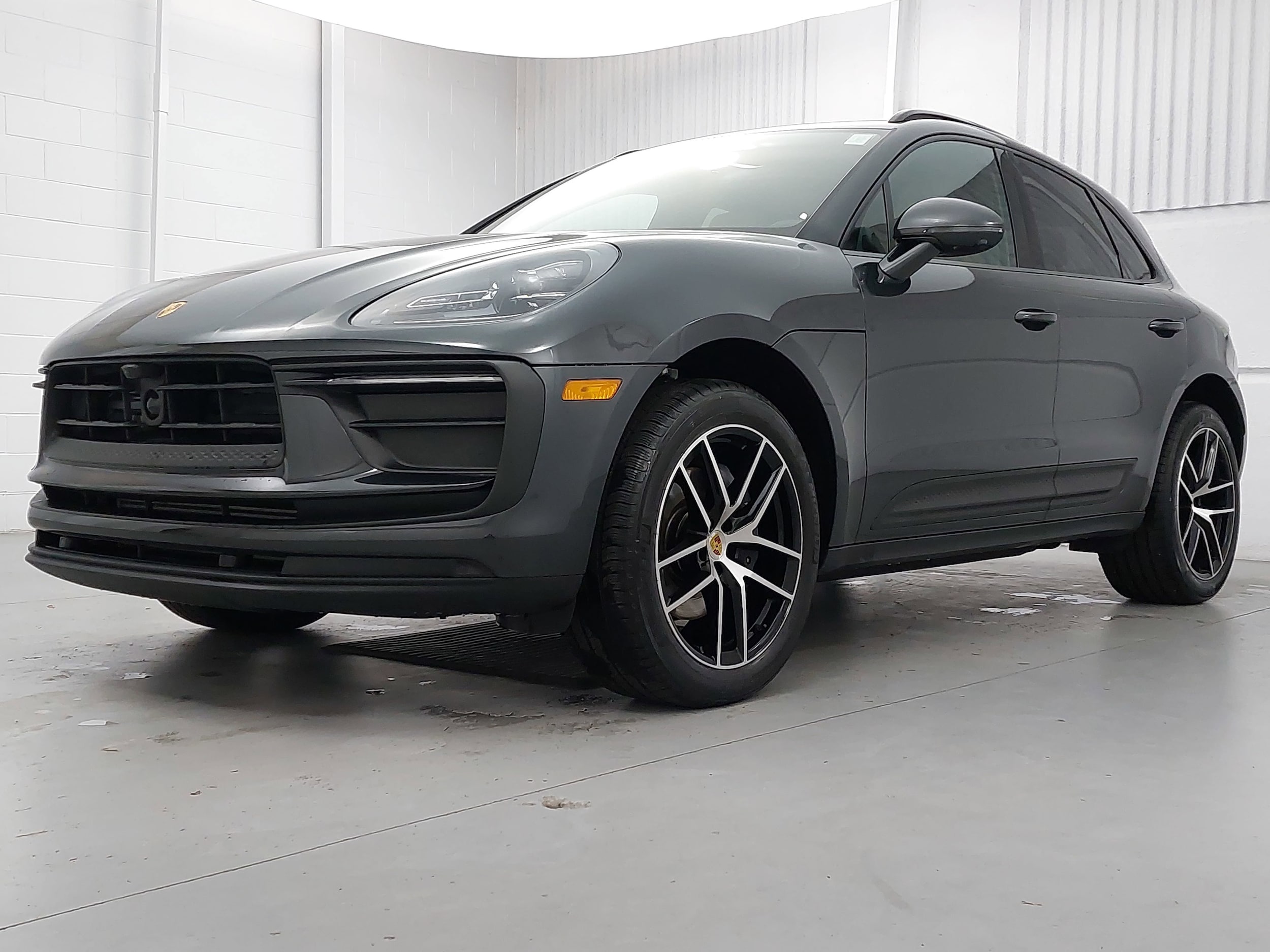 2025 Porsche Macan Base's photo