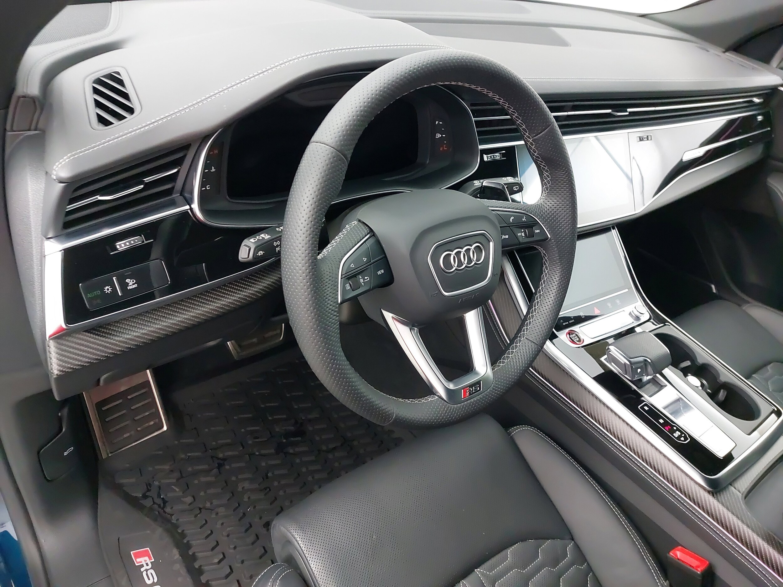 2022 Audi RS Q8 photo 4