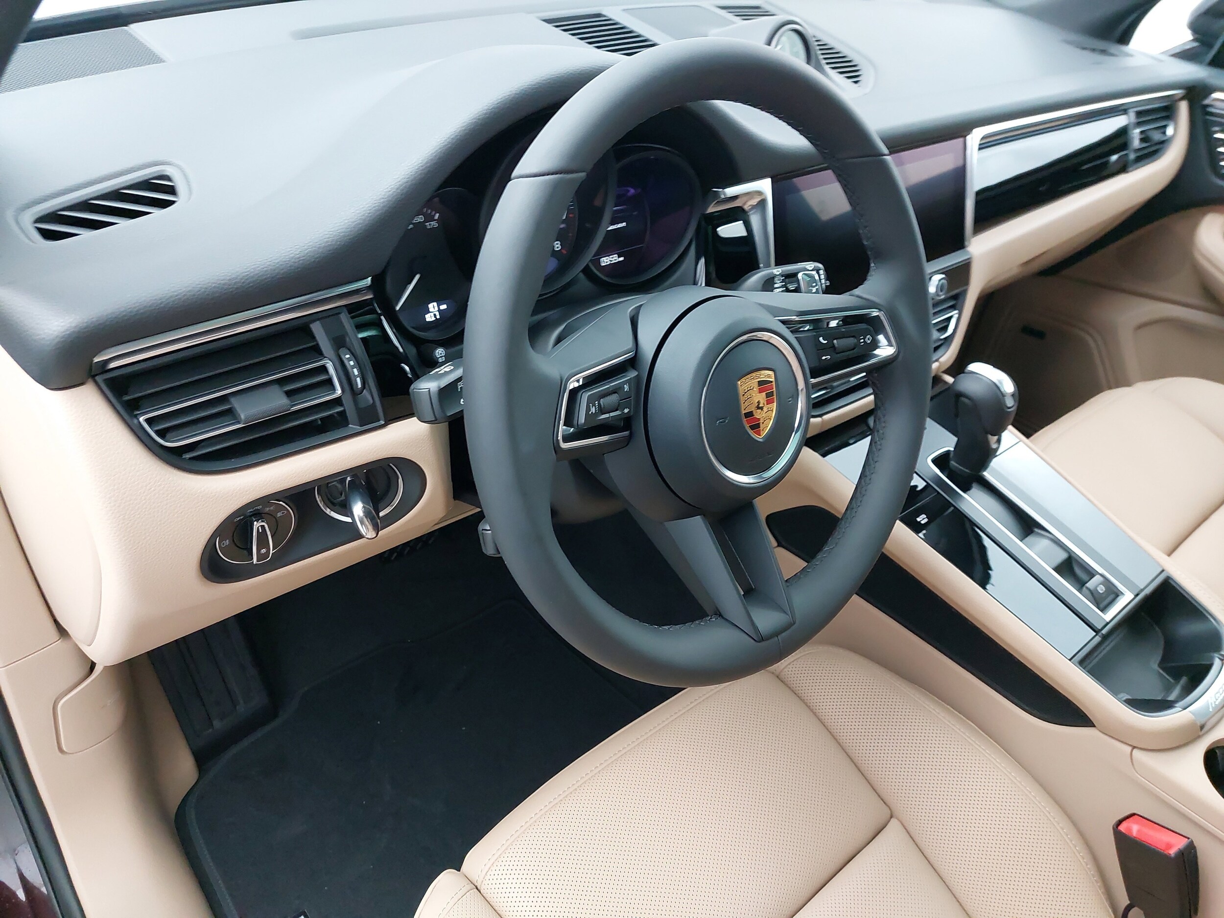 2026 Porsche Macan T photo 3