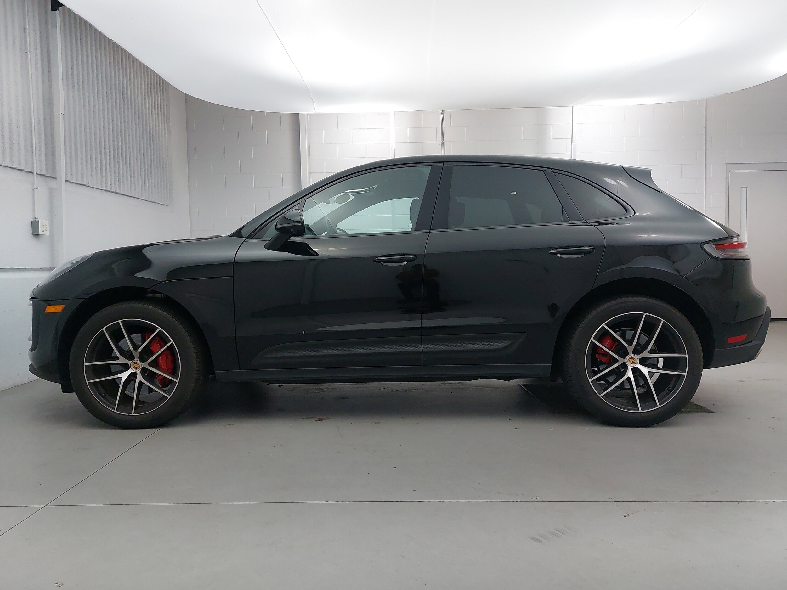 2023 Porsche Macan S photo 2