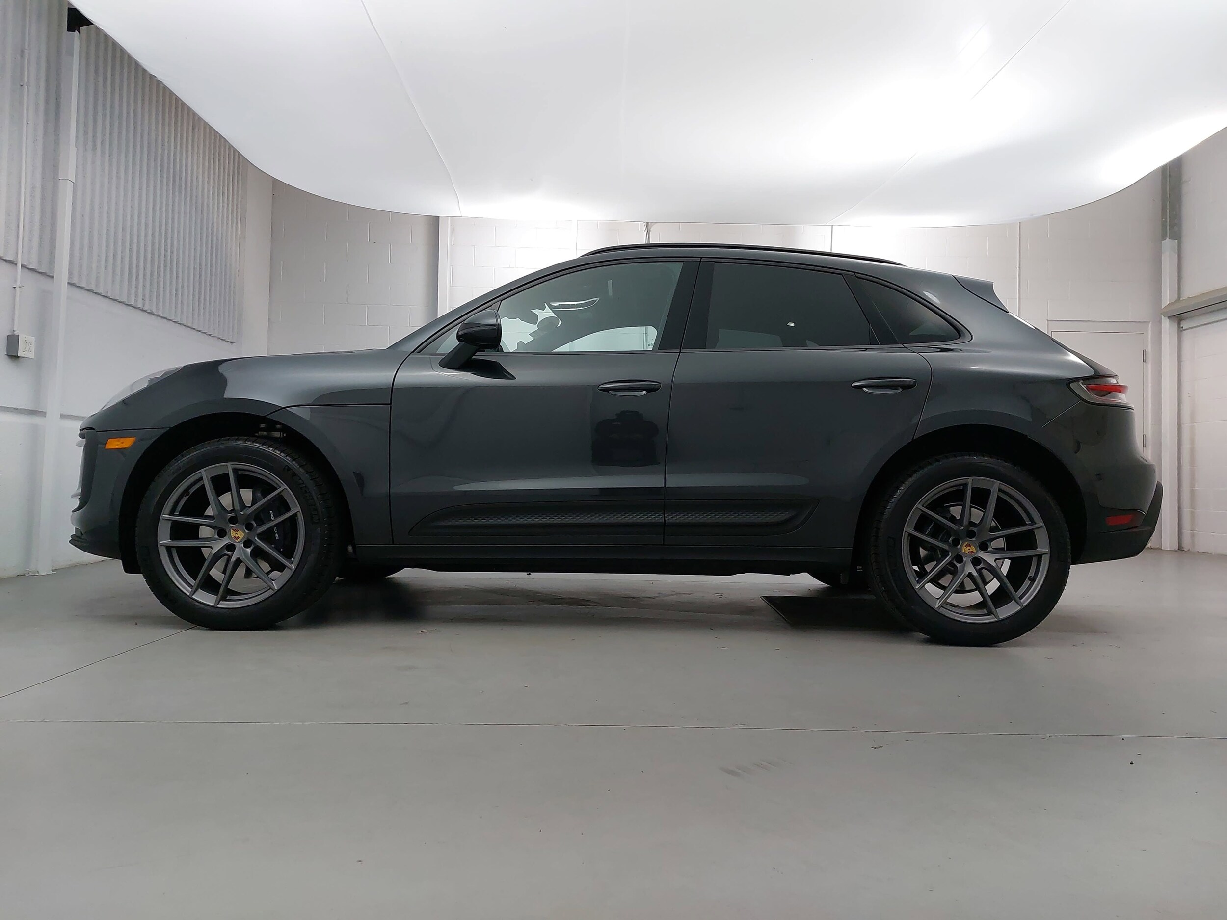 2025 Porsche Macan S photo 2