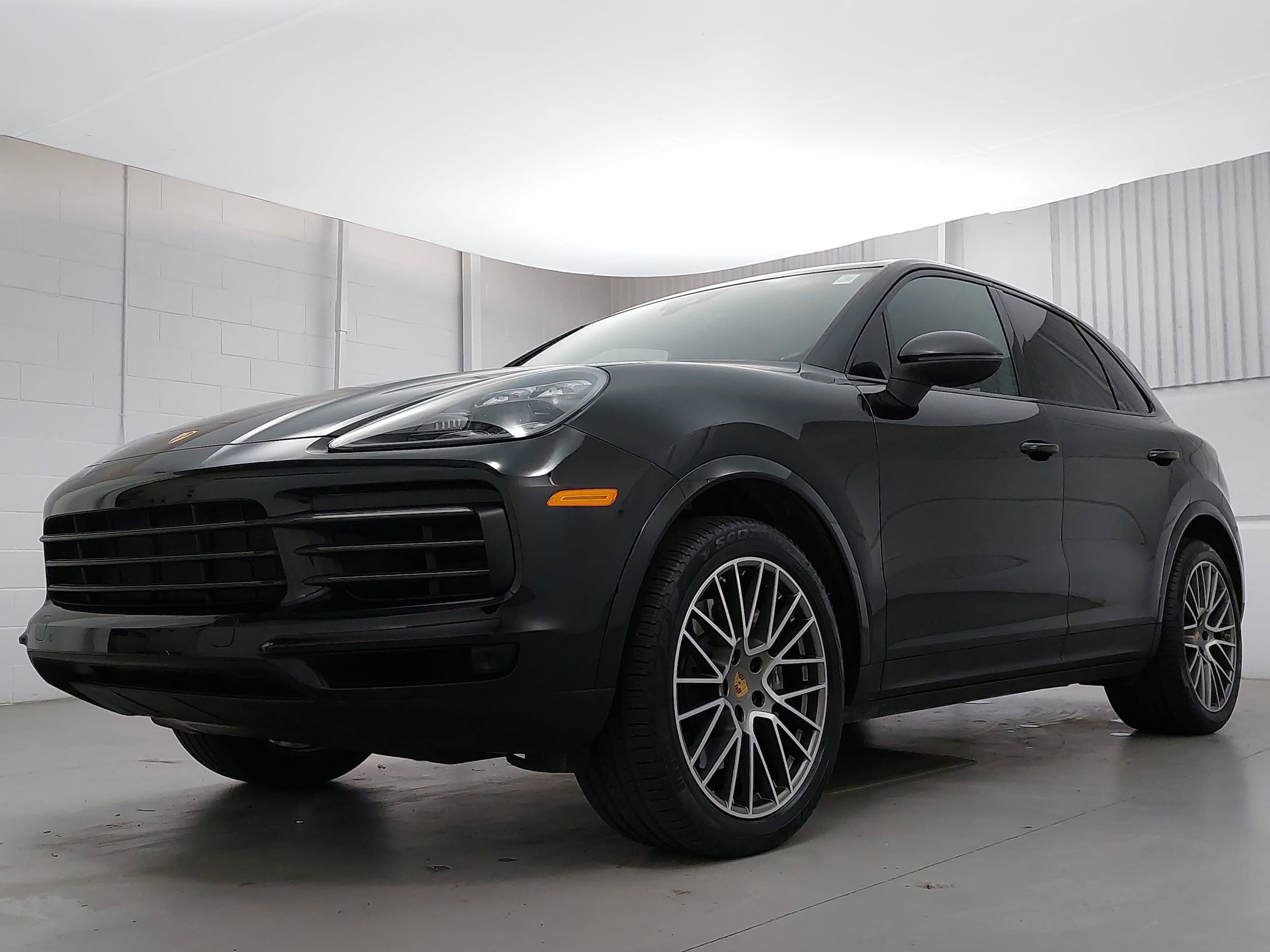 2023 Porsche Cayenne Base's photo