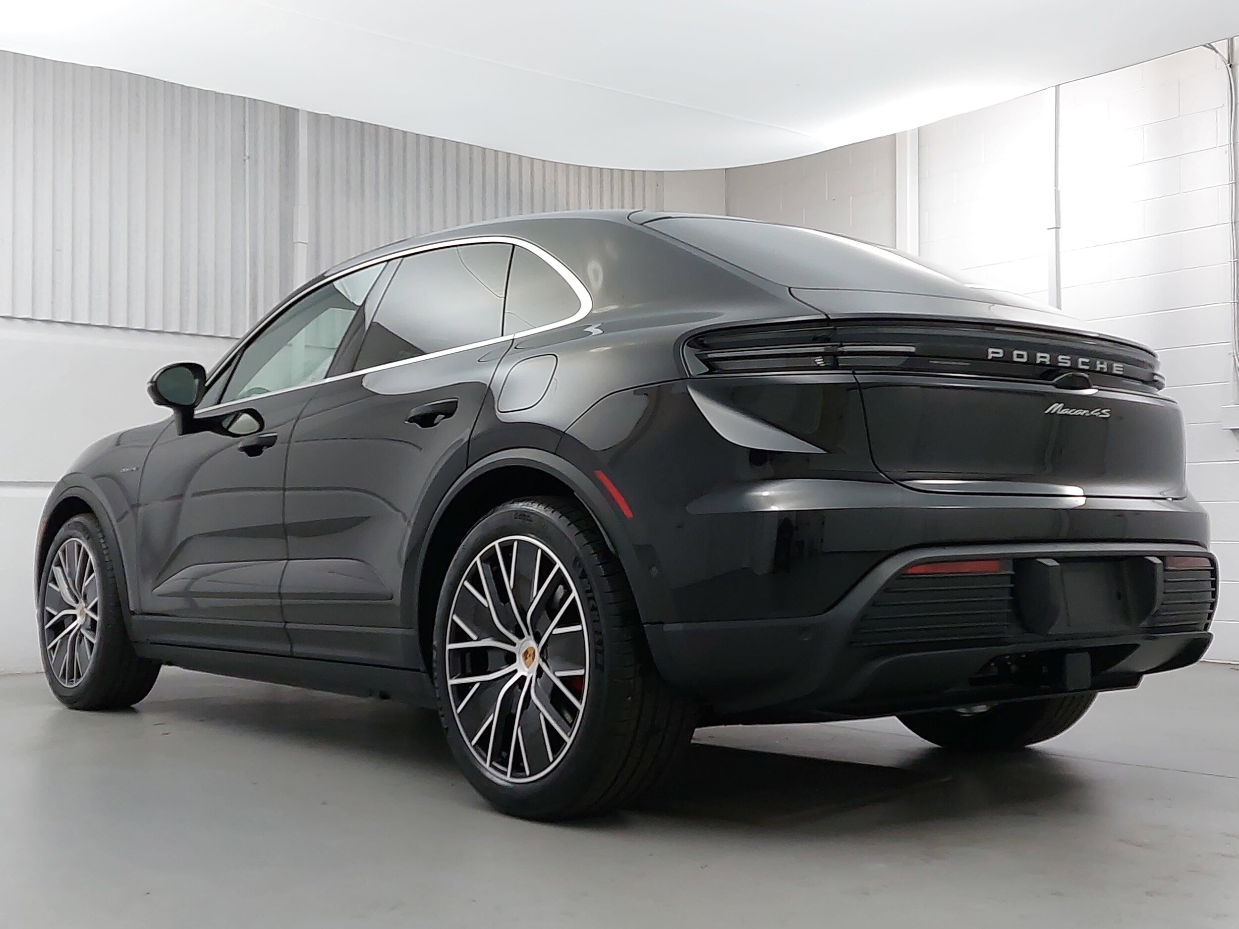 2025 Porsche Macan Electric photo 2