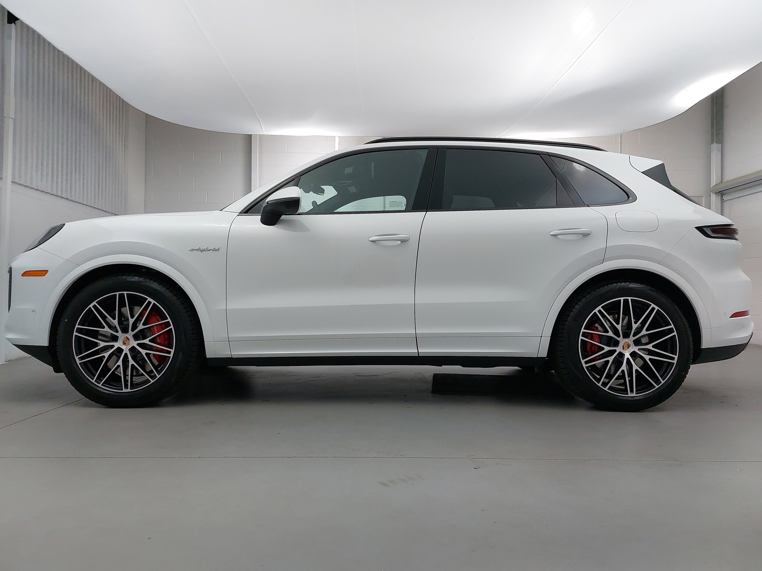 2026 Porsche Cayenne S Hybrid photo 2