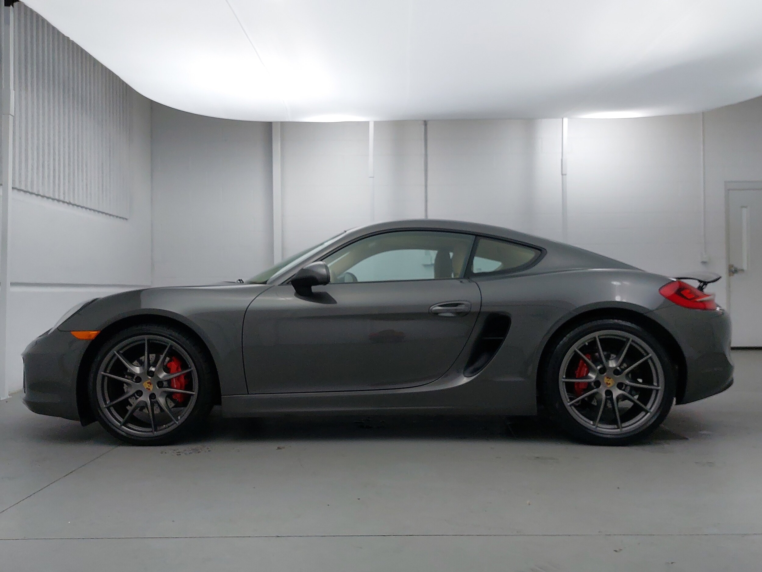 2016 Porsche Cayman S photo 2