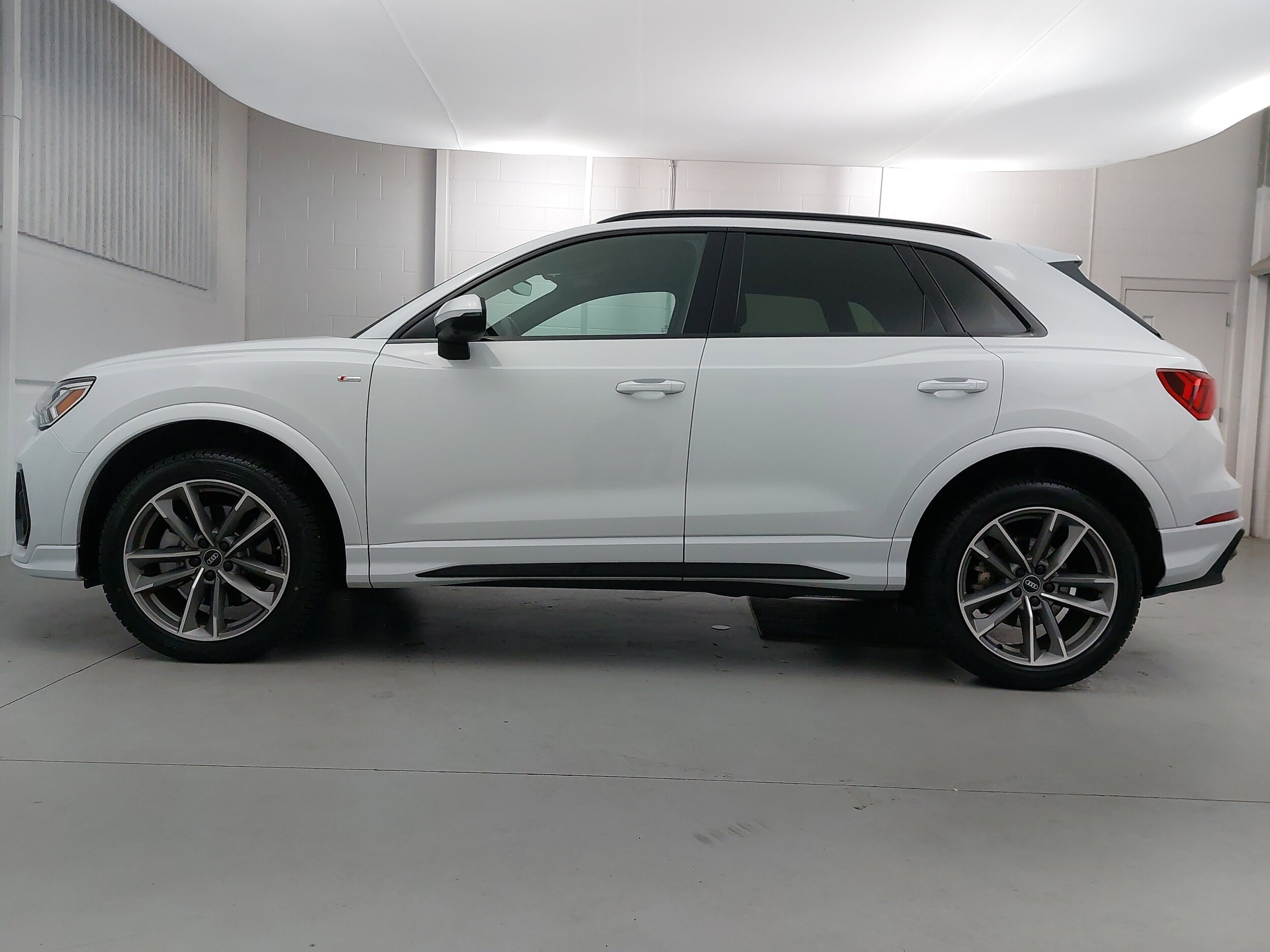 2022 Audi Q3 45 TFSI S line Premium photo 2