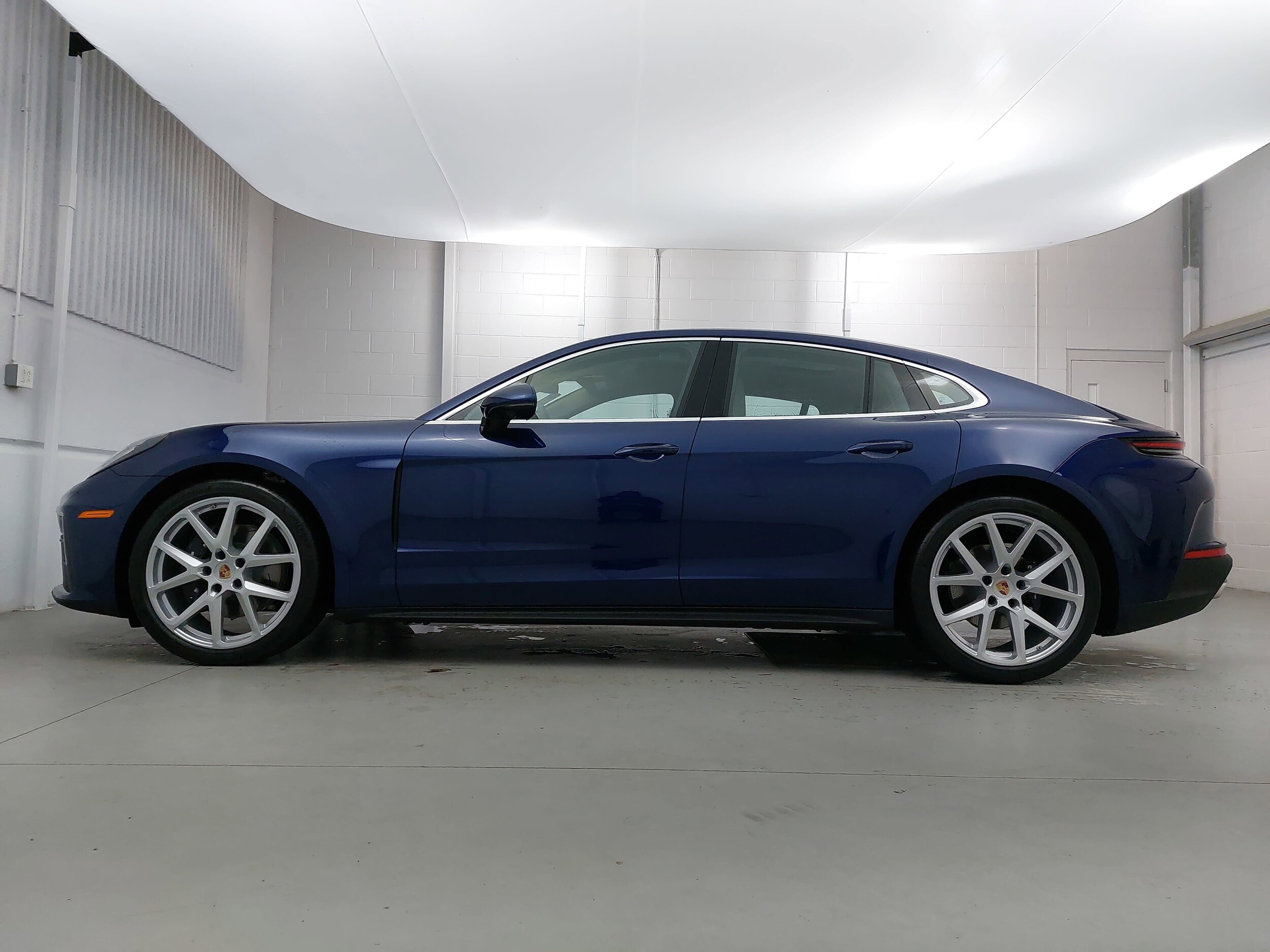 2026 Porsche Panamera 4 photo 2