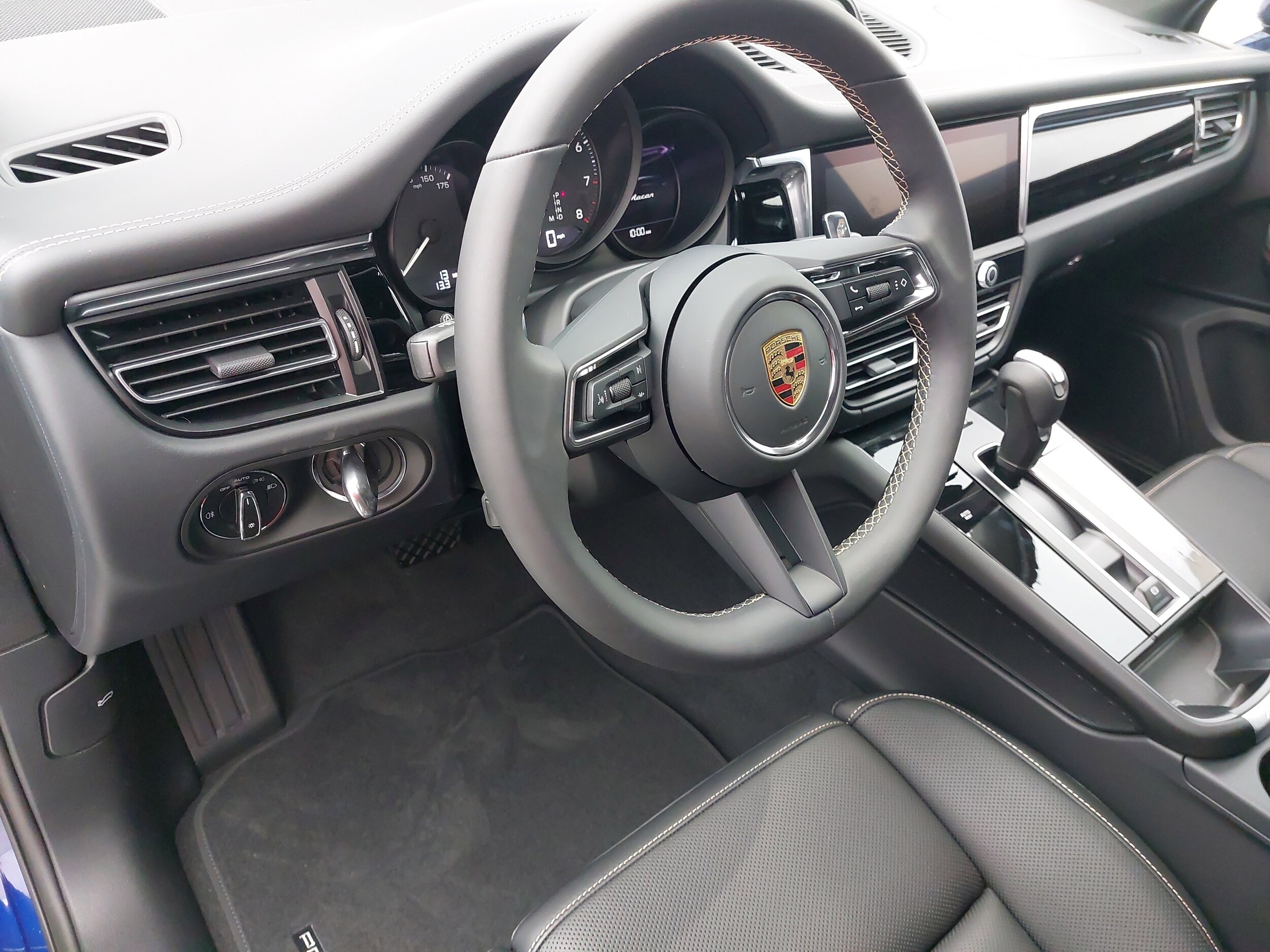 2026 Porsche Macan T photo 3