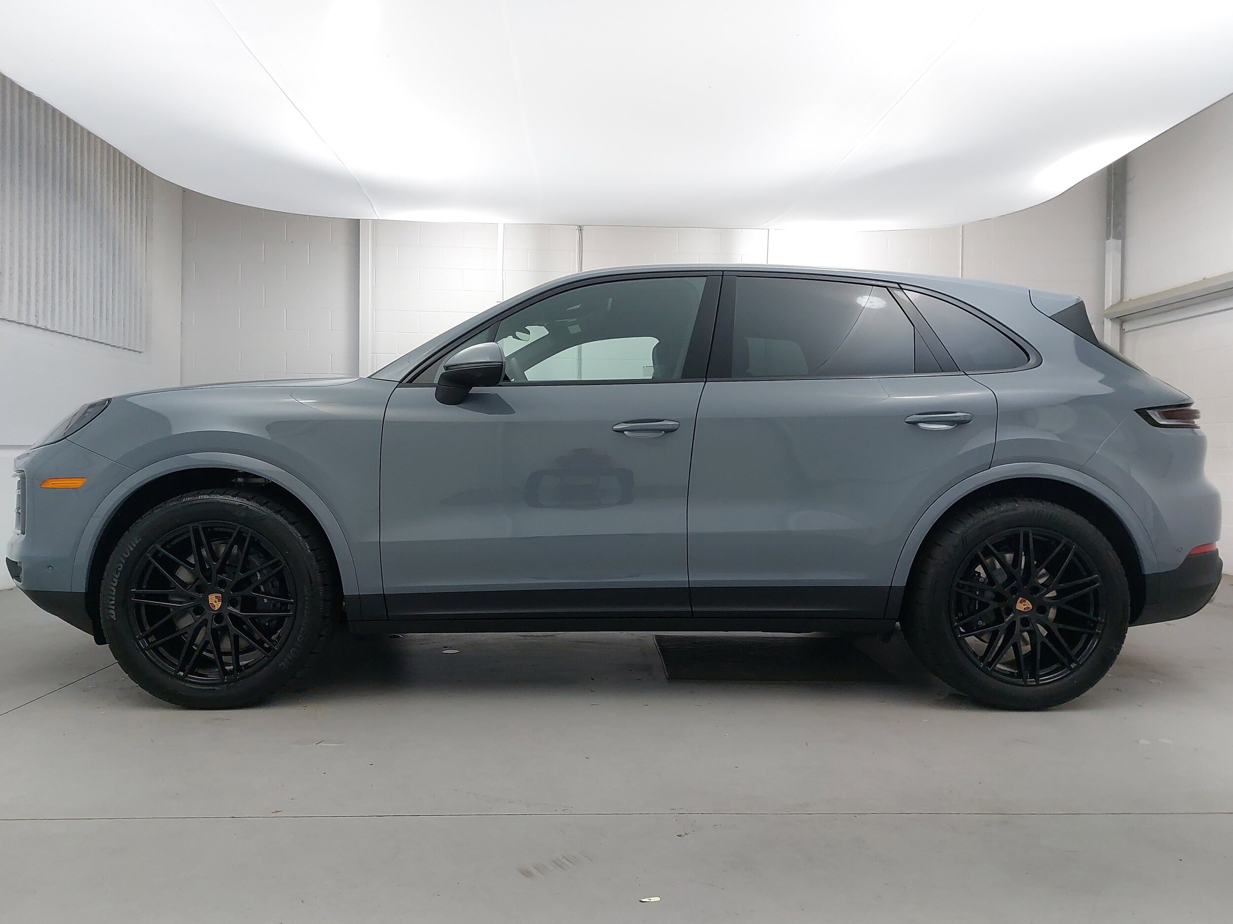 2026 Porsche Cayenne photo 2
