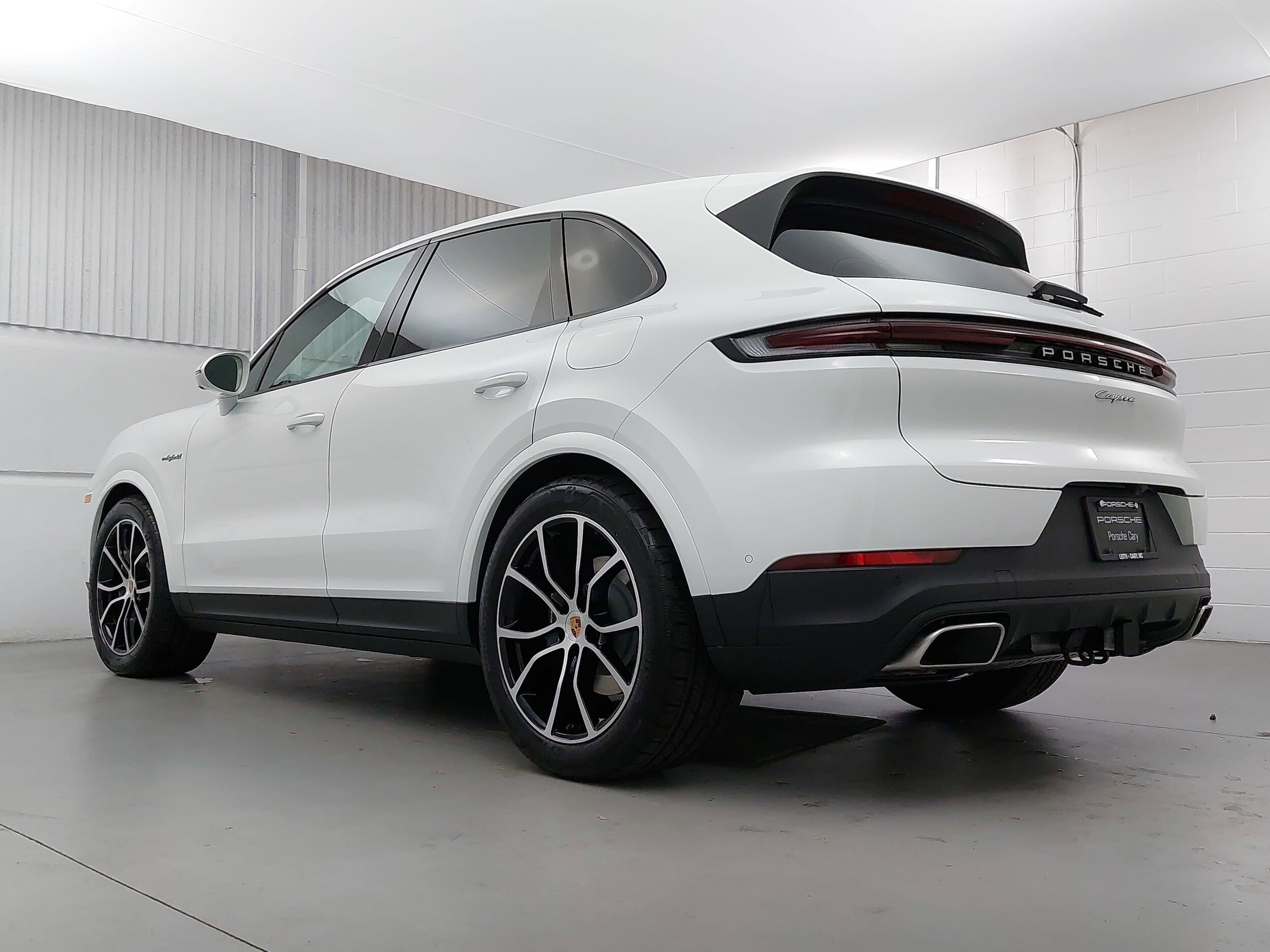 2026 Porsche Cayenne E-Hybrid photo 3