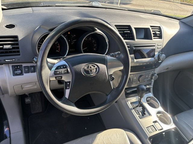2011 Toyota Highlander SE photo 3