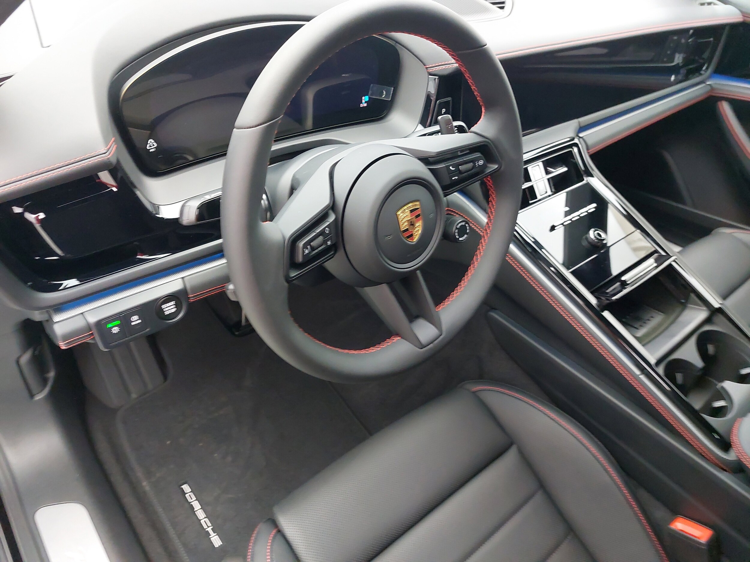 2025 Porsche Panamera 4 photo 4