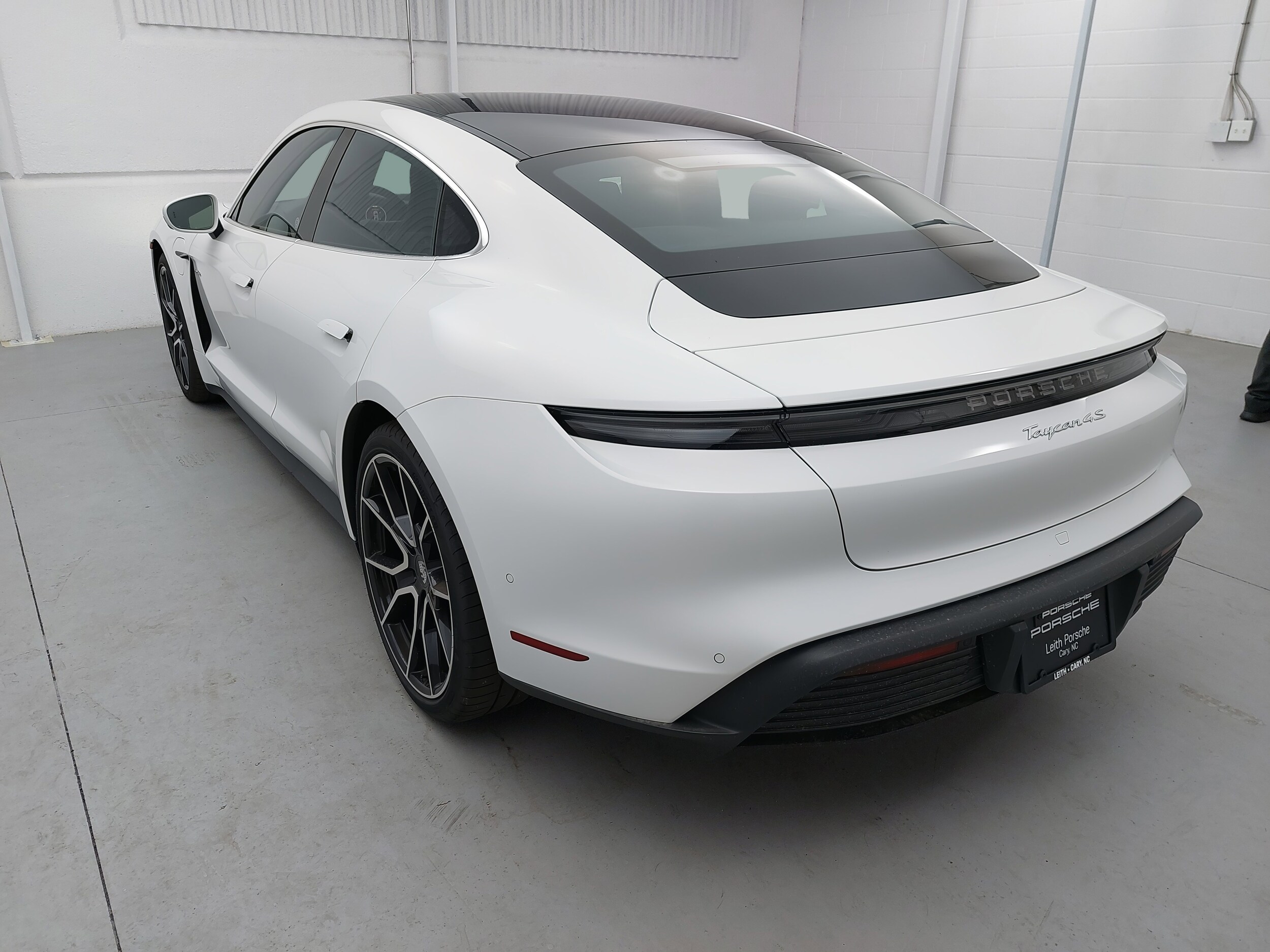 2025 Porsche Taycan 4S photo 3
