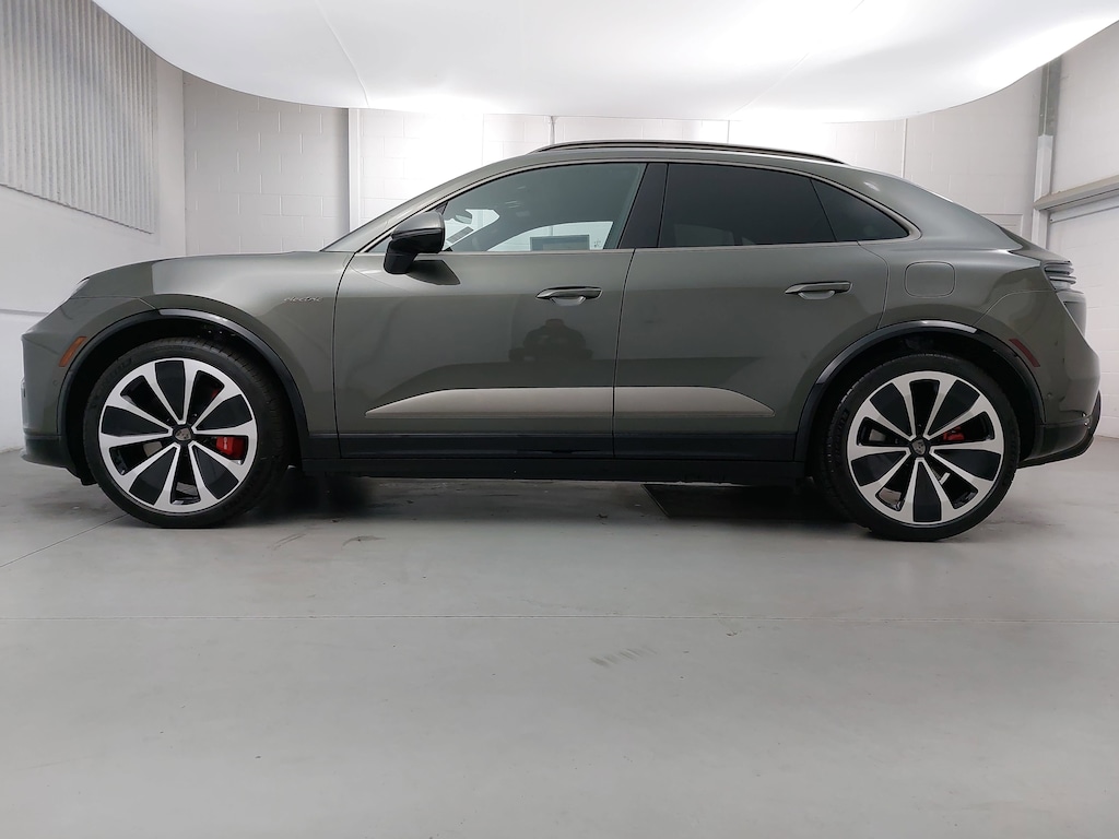 New 2025 Porsche Macan Turbo SUV