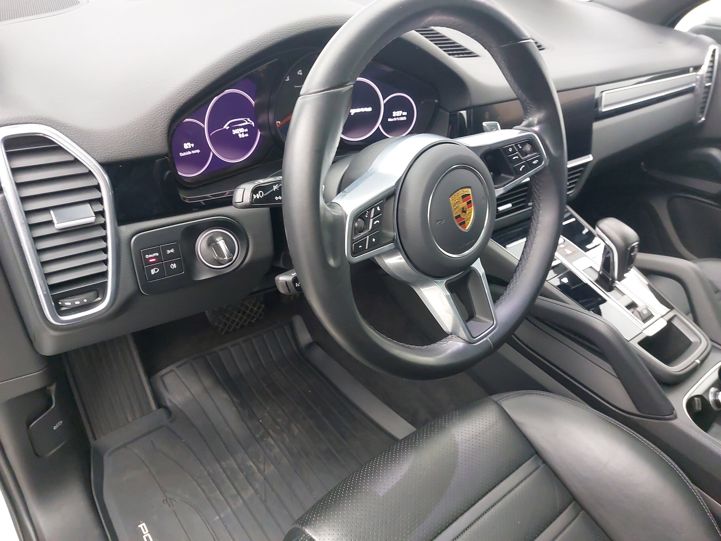 2023 Porsche Cayenne Platinum Edition photo 4