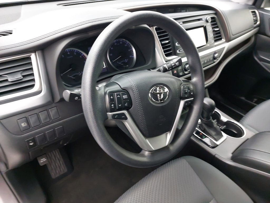 Used 2019 Toyota Highlander LE I4 SUV