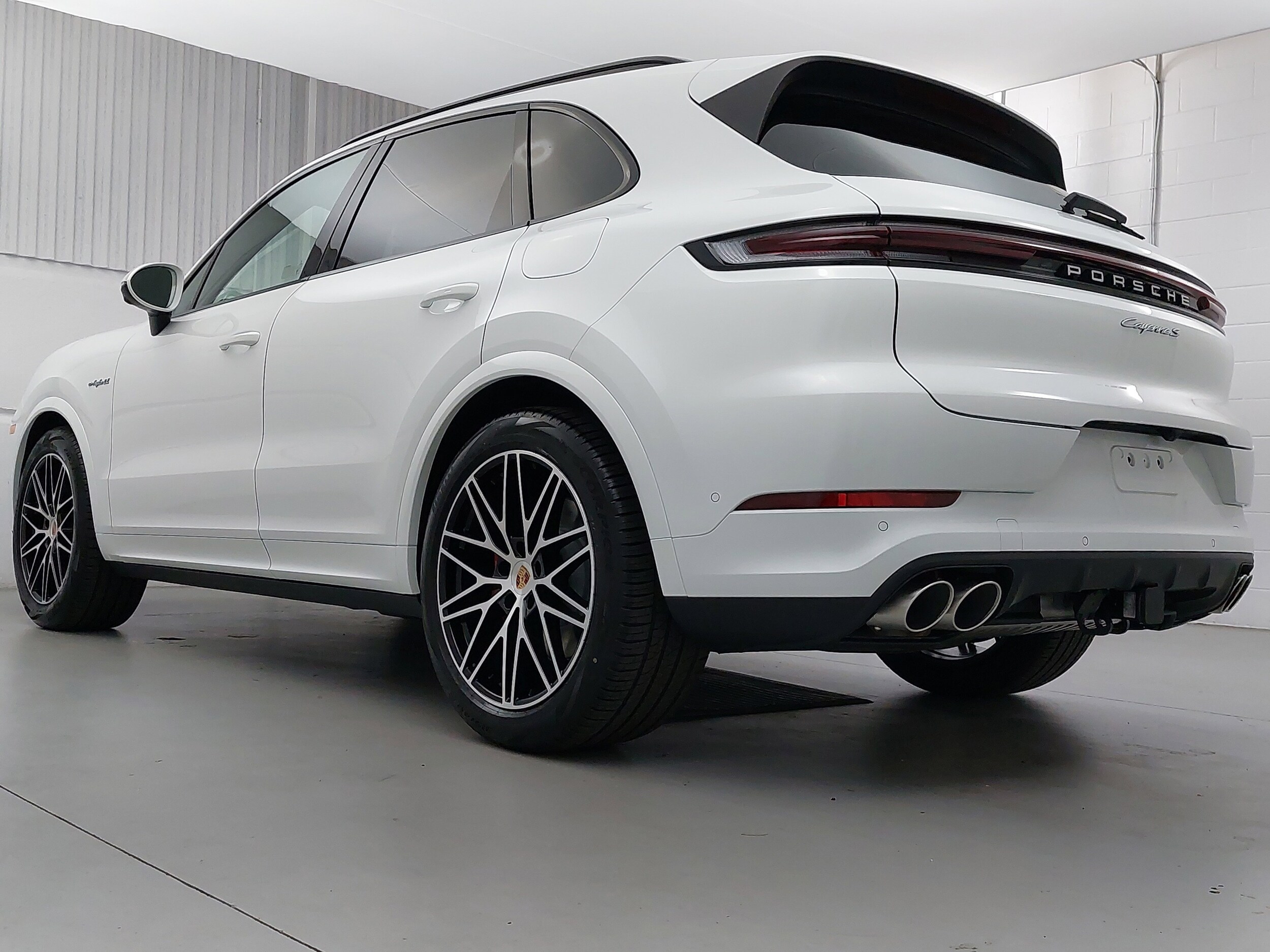 2026 Porsche Cayenne S Hybrid photo 3