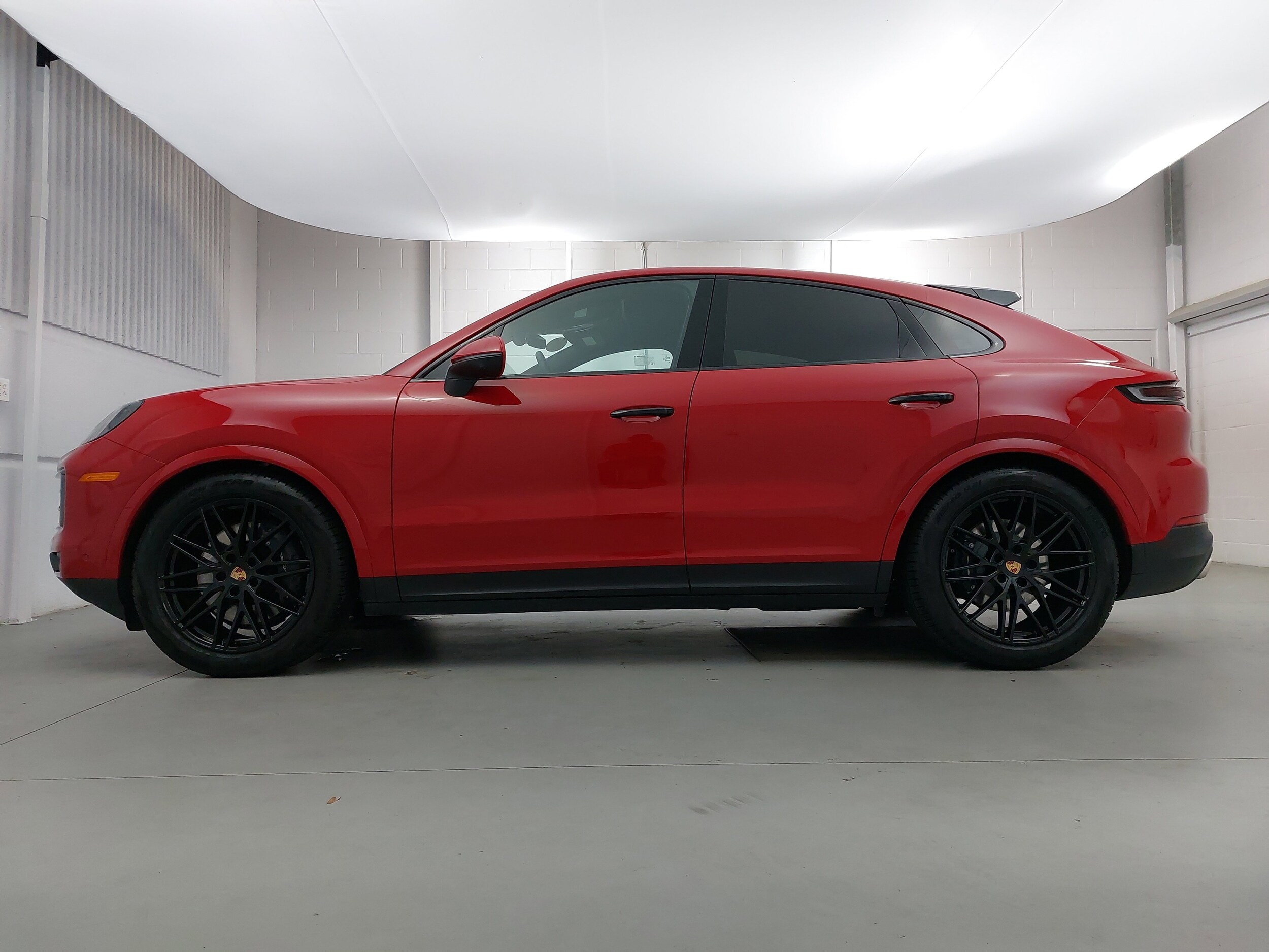 2025 Porsche Cayenne Coupe photo 2