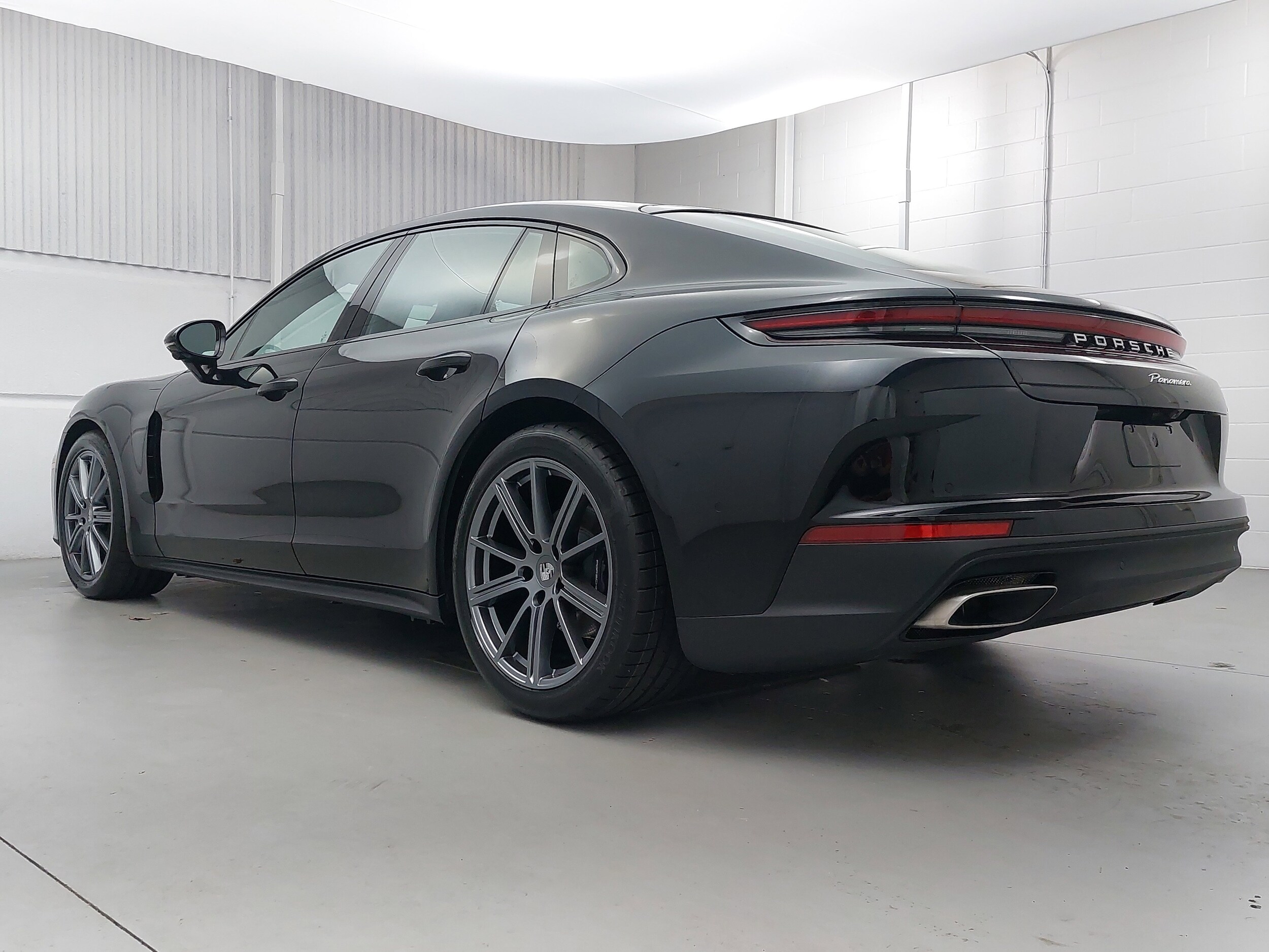 2025 Porsche Panamera 4 photo 3