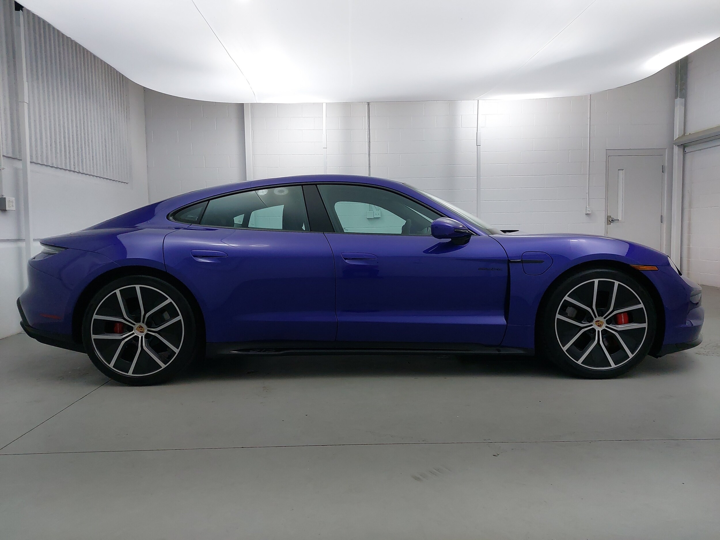 2025 Porsche Taycan GTS - Photo 8