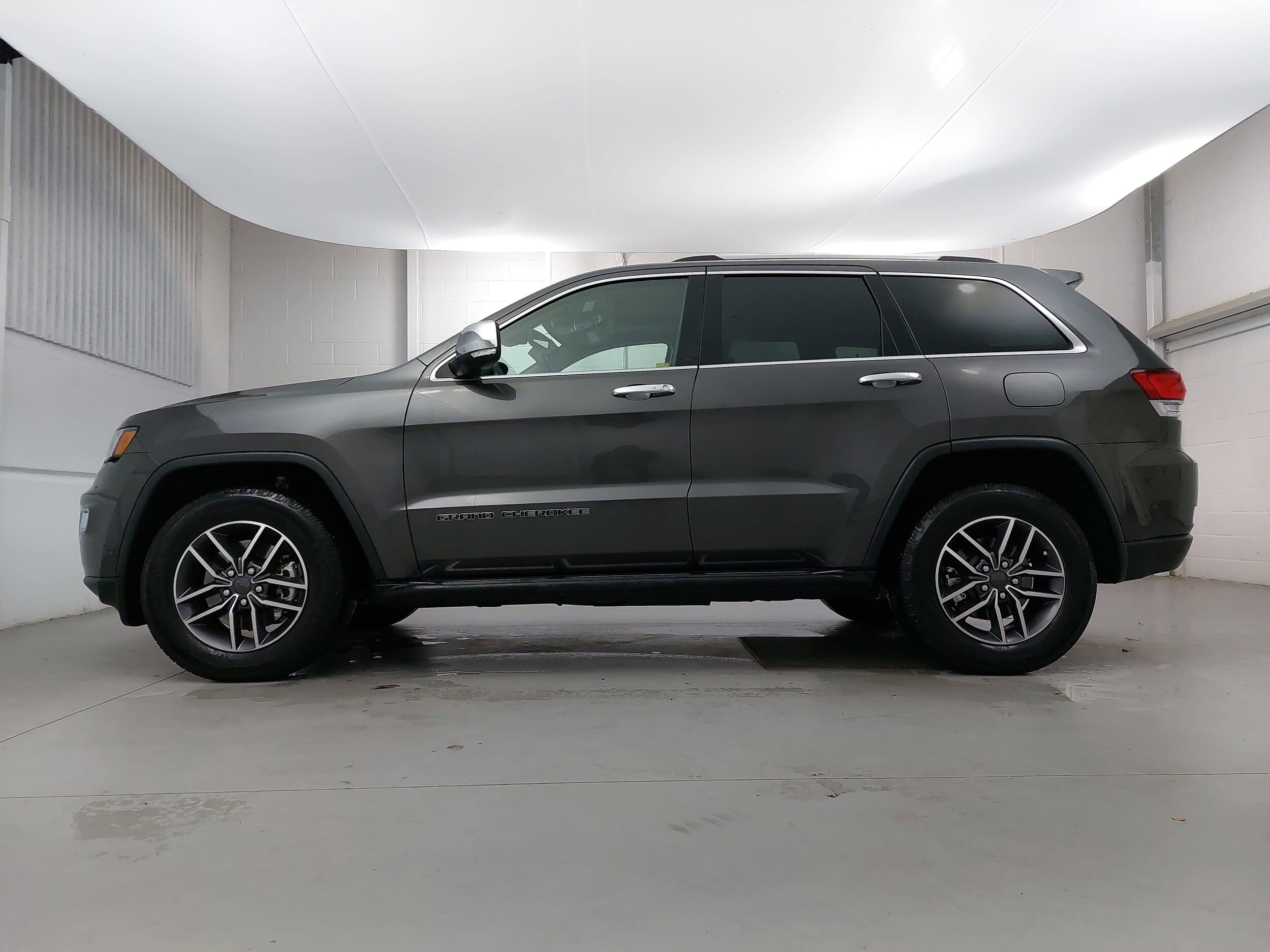 2021 Jeep Grand Cherokee Limited photo 2