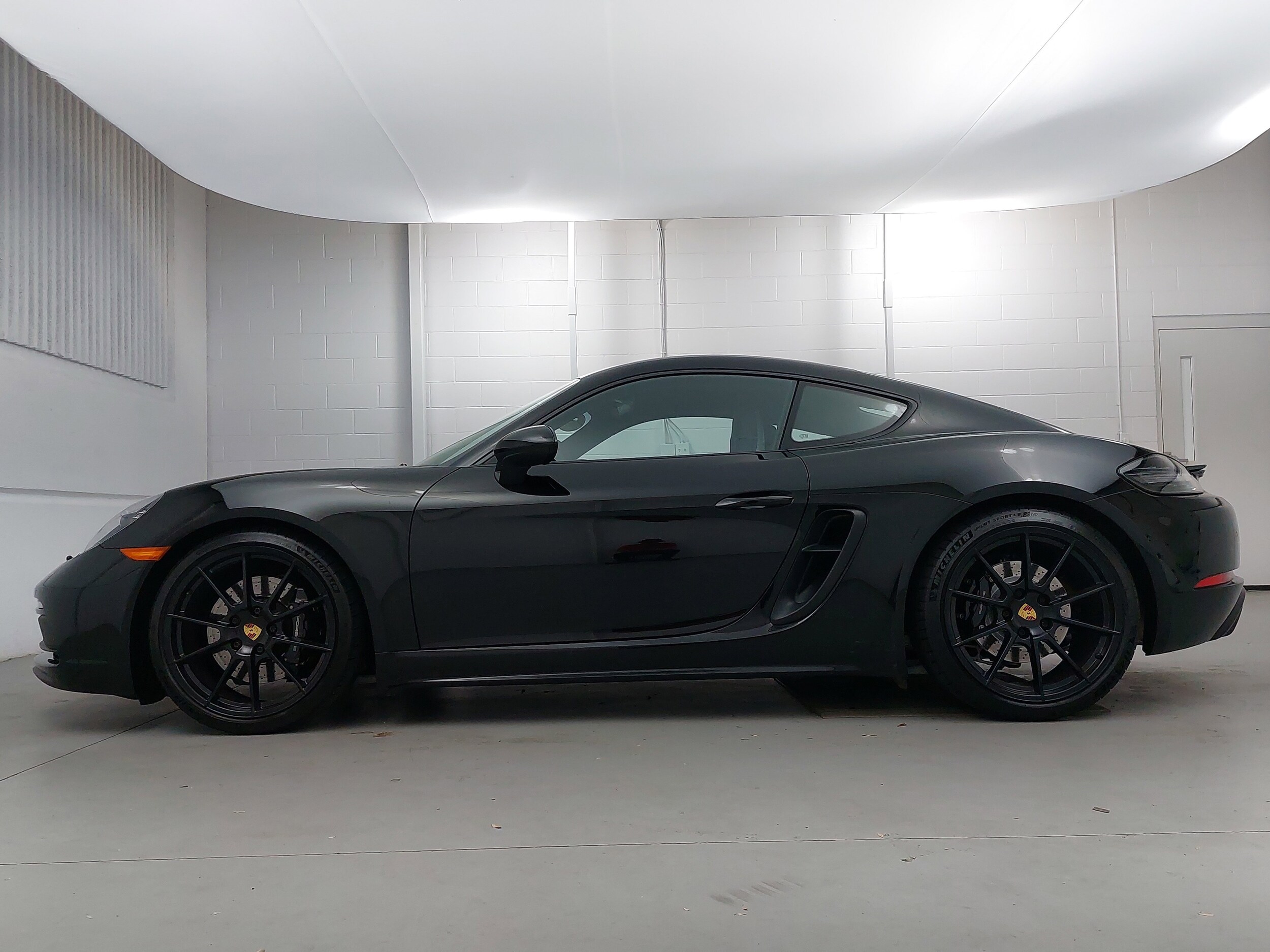 2023 Porsche Cayman GTS 4.0 photo 2